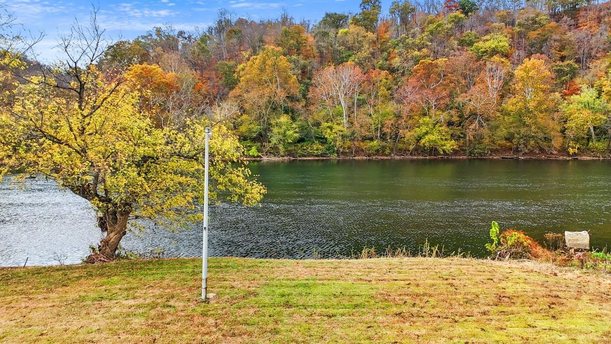 306 Cliffview Drive Pembroke VA 24136