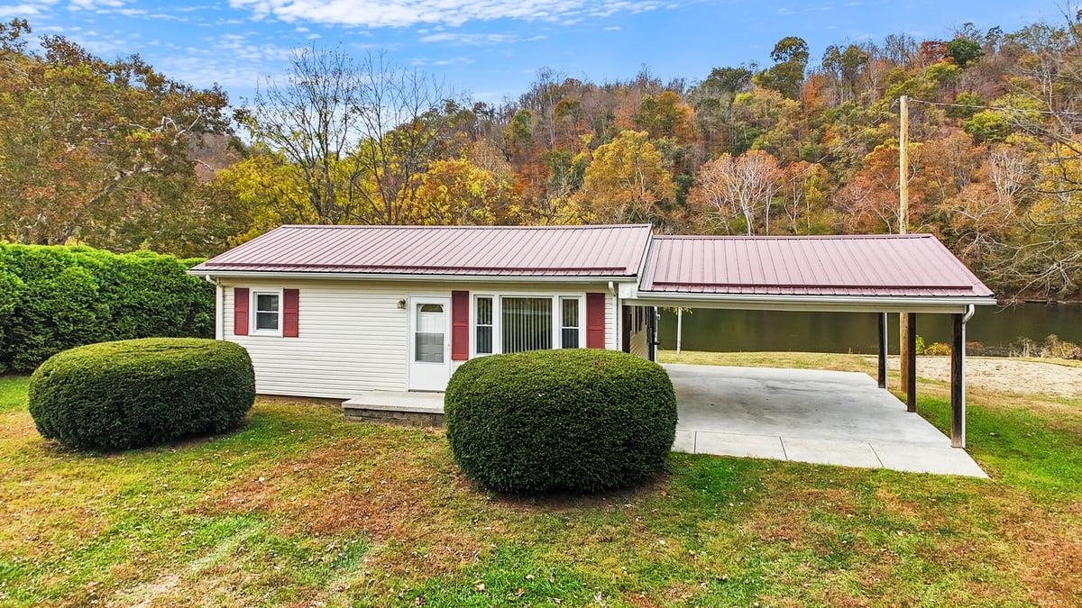 306 Cliffview Drive Pembroke VA 24136