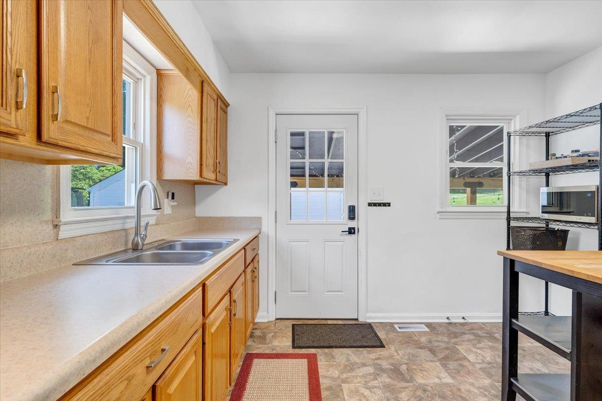 5112 Oak Grove Boulevard NW Roanoke VA 24017