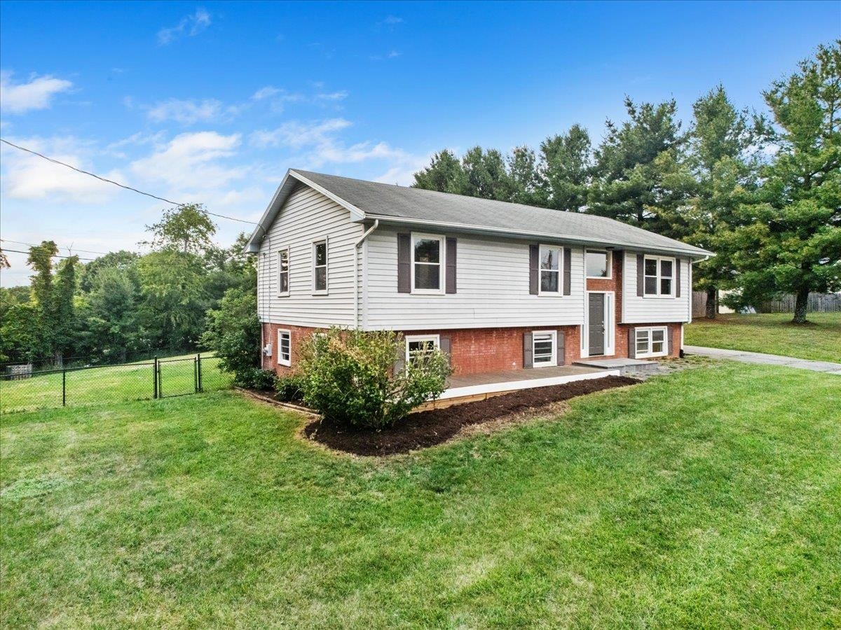 120 SE Howery Street Christiansburg VA 24073