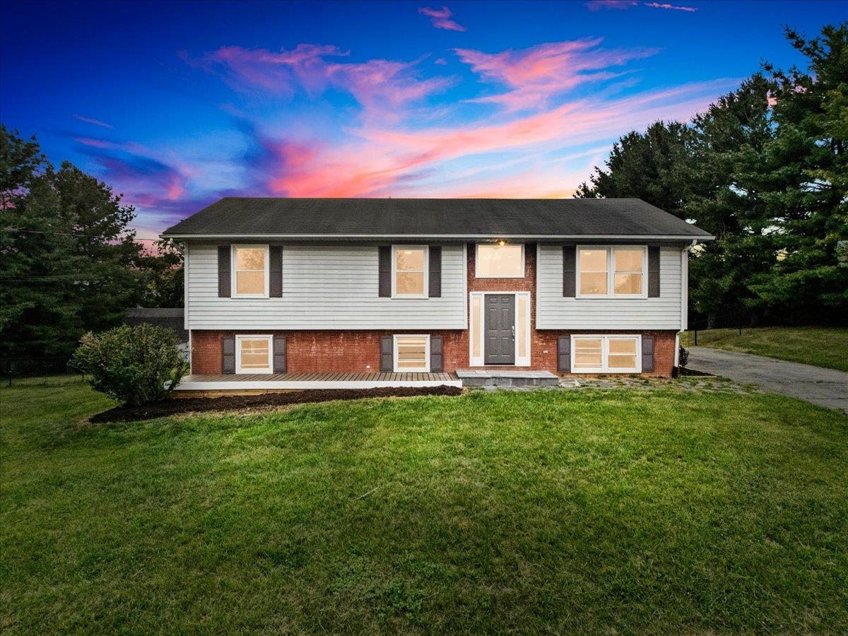 120 SE Howery Street Christiansburg VA 24073