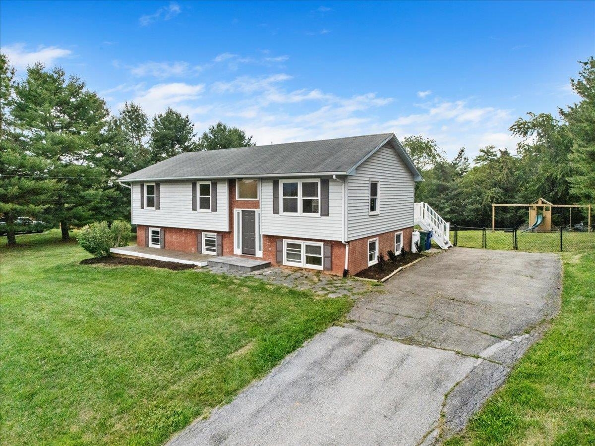 120 SE Howery Street Christiansburg VA 24073