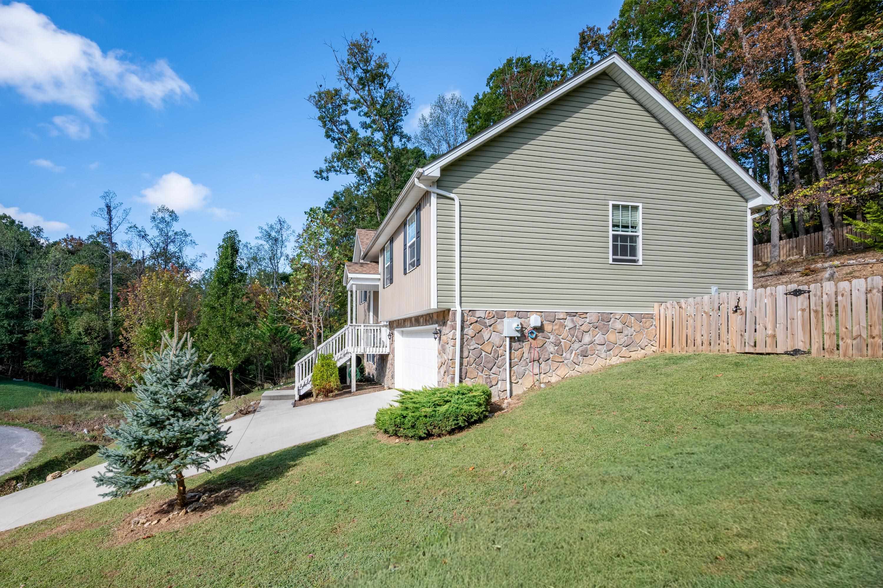 1048 Street Clair Lane Christiansburg VA 24073