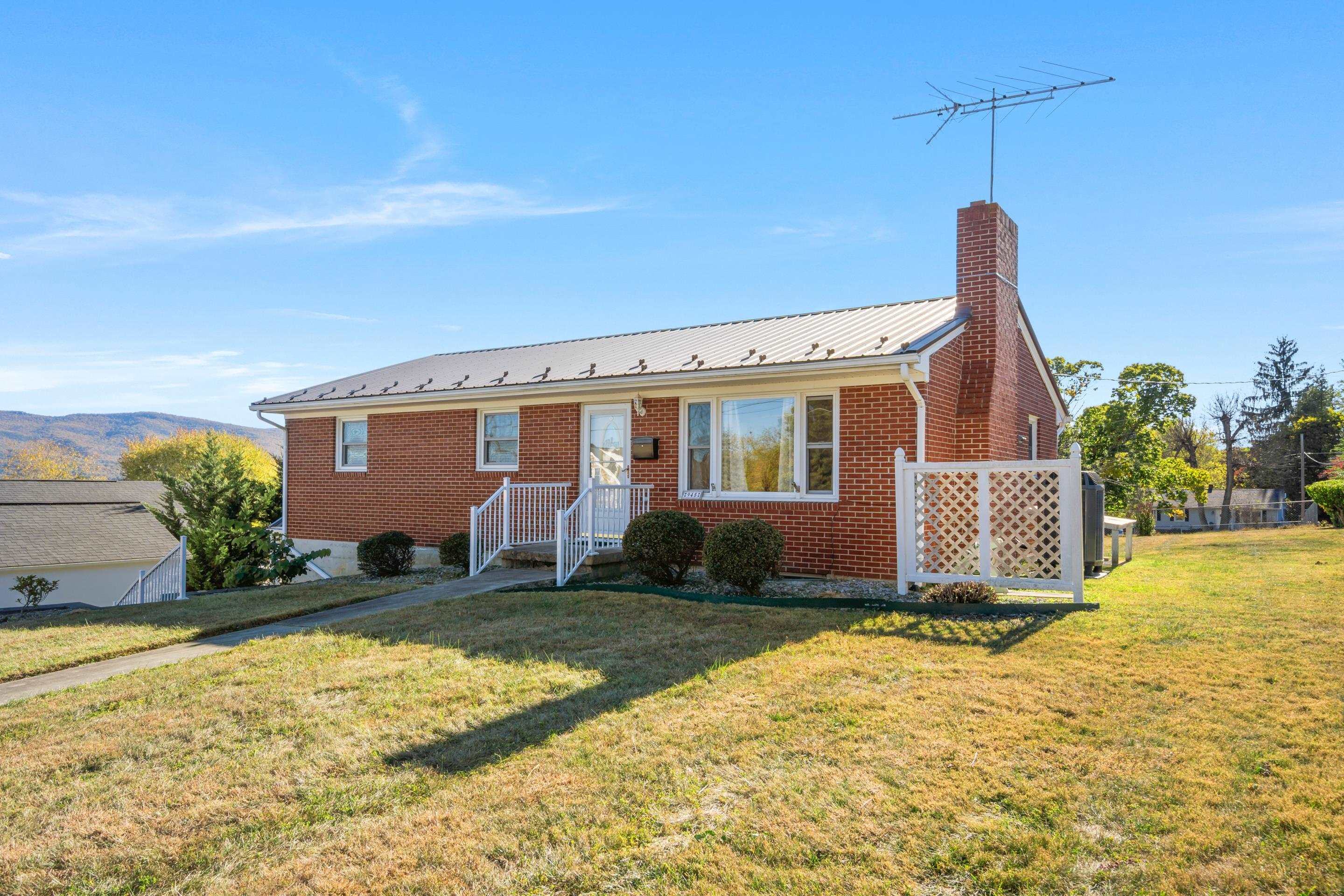 945 N 5th Street Wytheville VA 24382