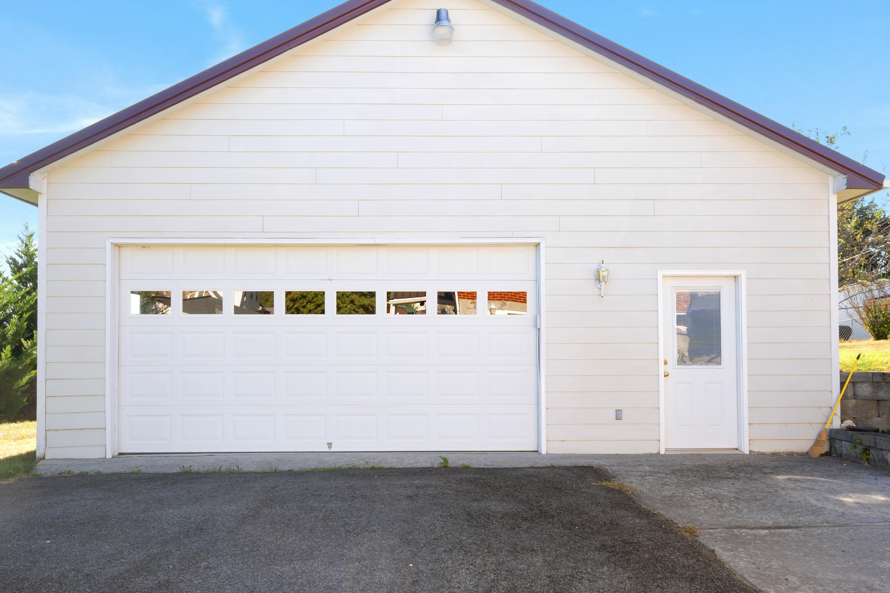 945 N 5th Street Wytheville VA 24382