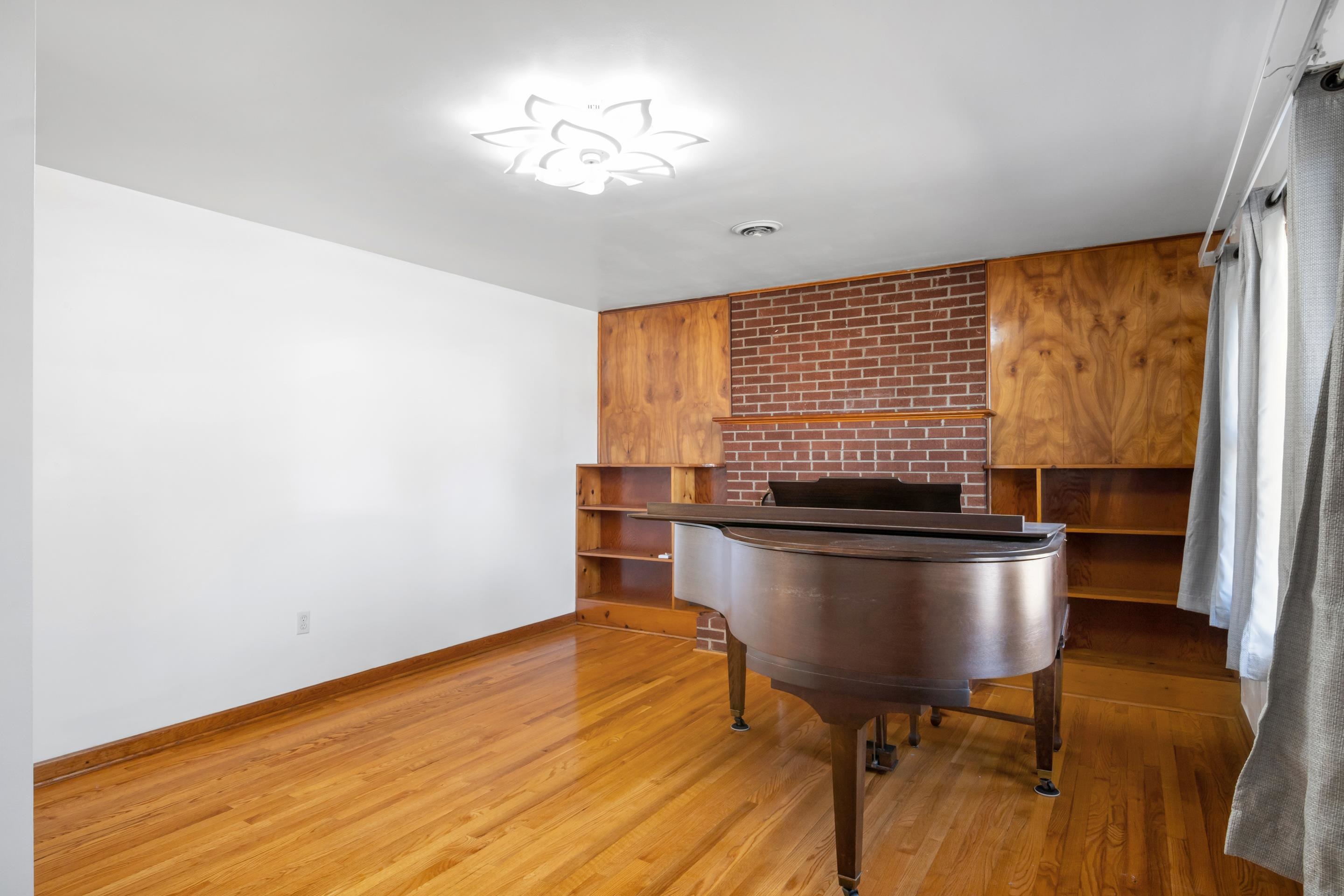 945 N 5th Street Wytheville VA 24382