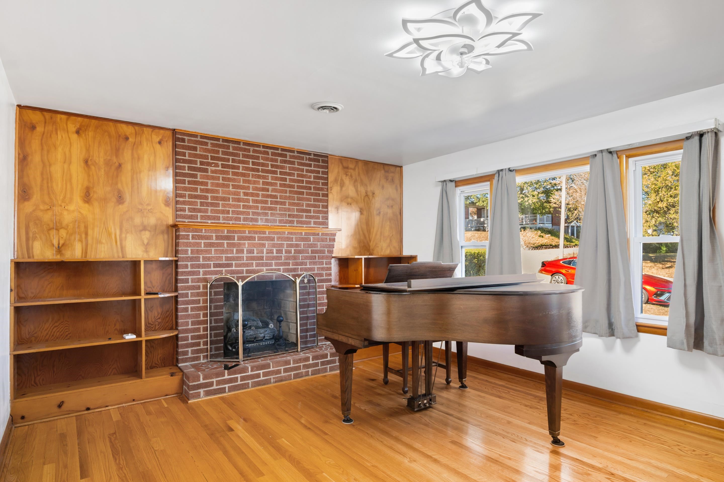 945 N 5th Street Wytheville VA 24382