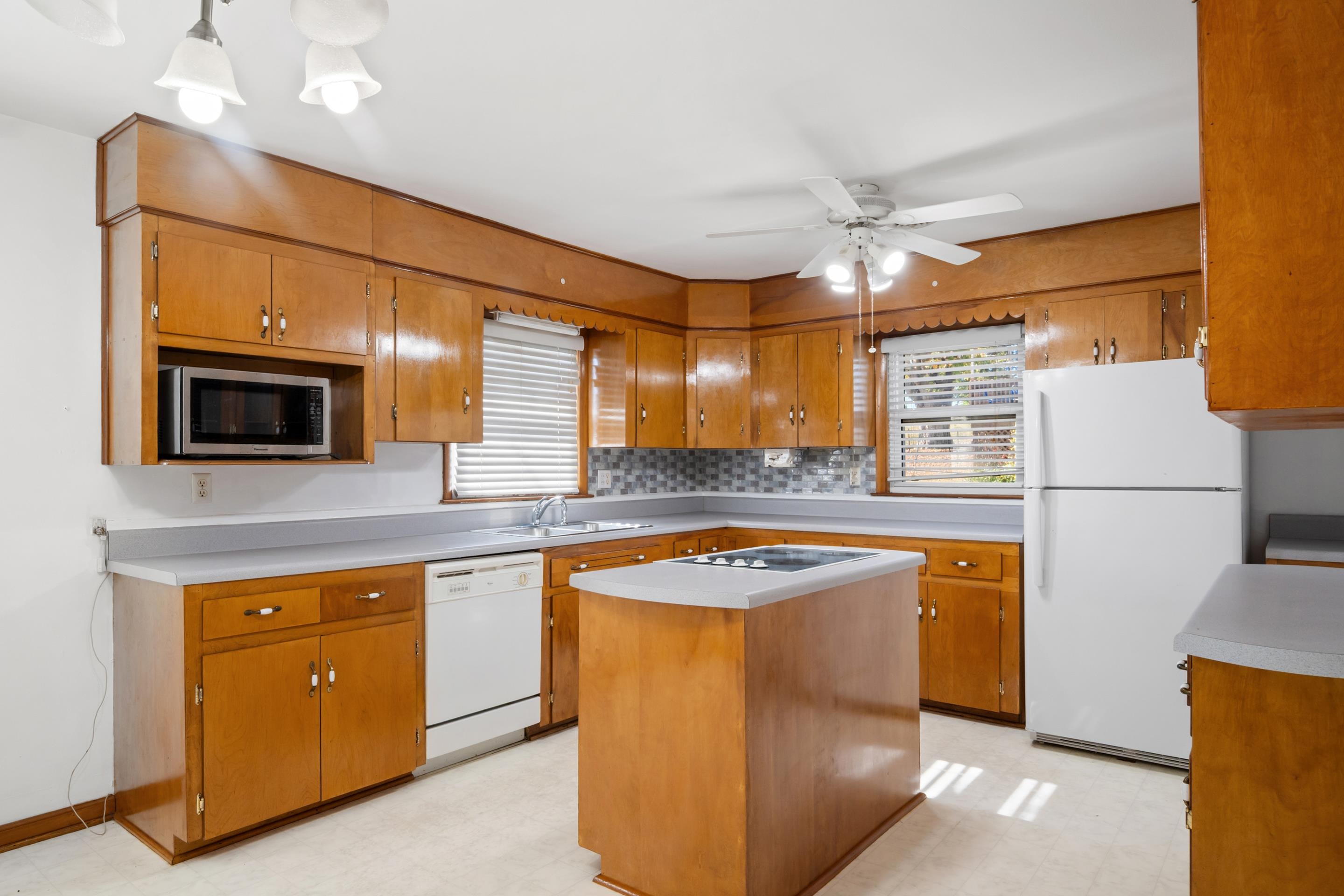 945 N 5th Street Wytheville VA 24382