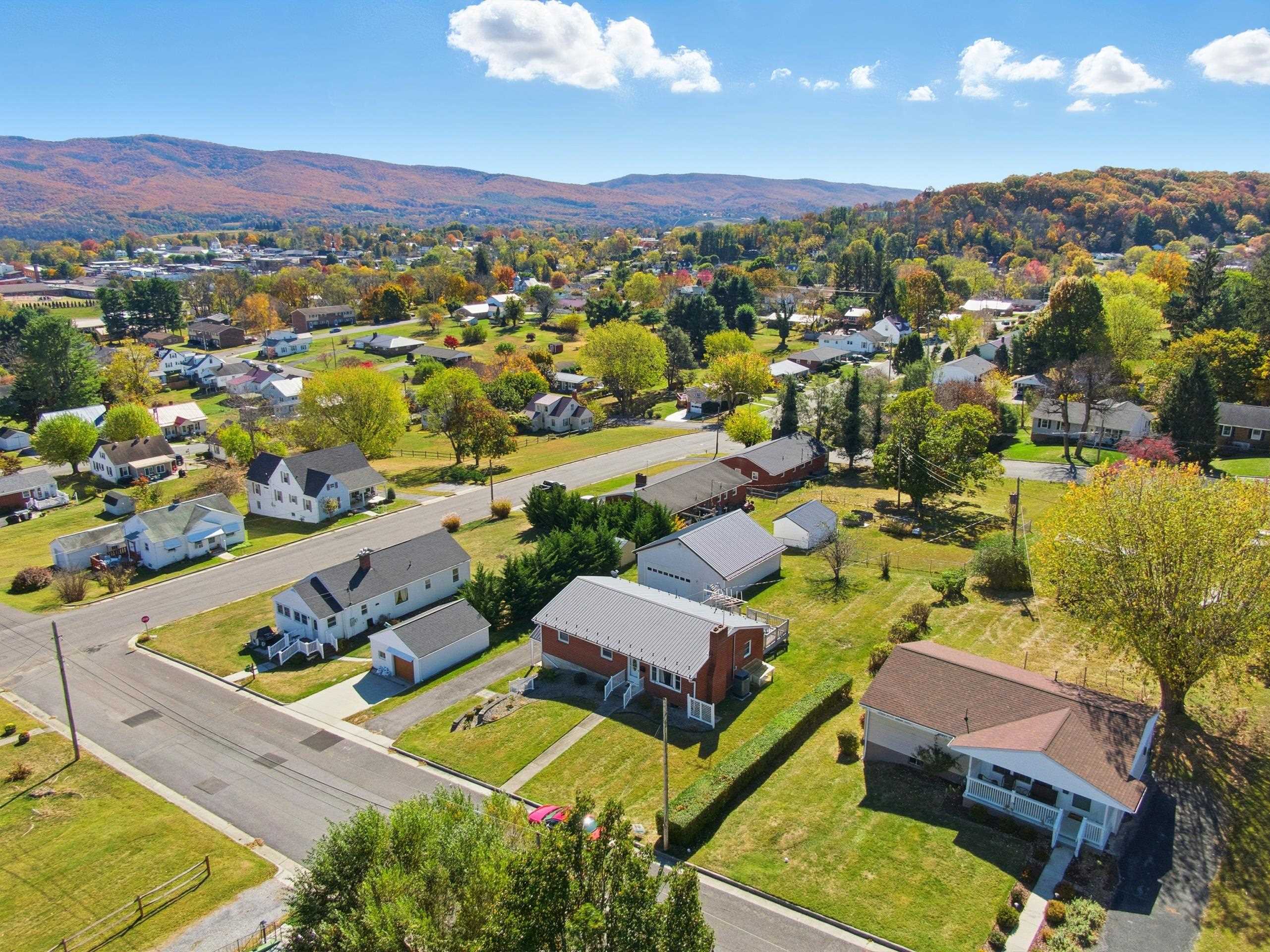 945 N 5th Street Wytheville VA 24382