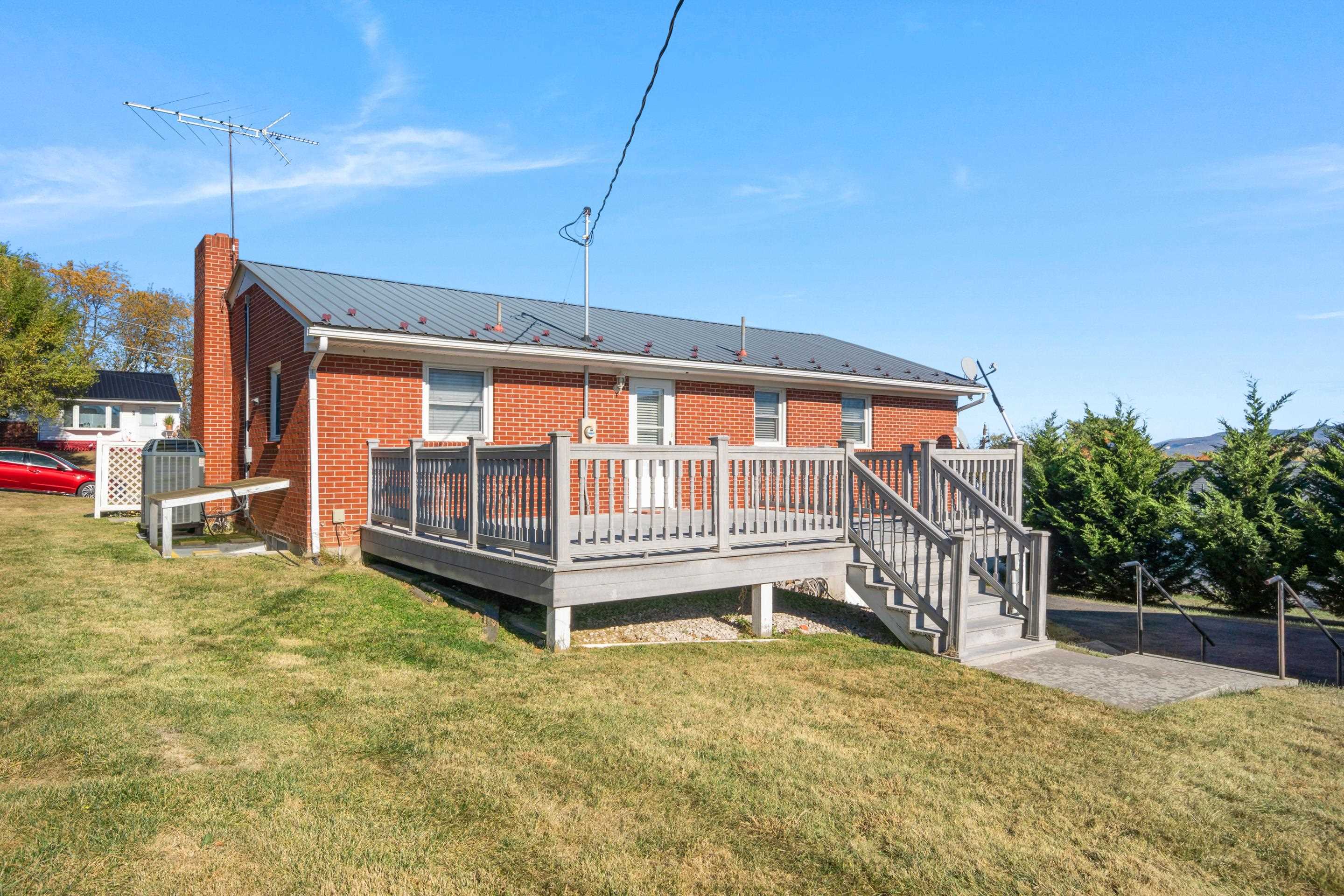 945 N 5th Street Wytheville VA 24382