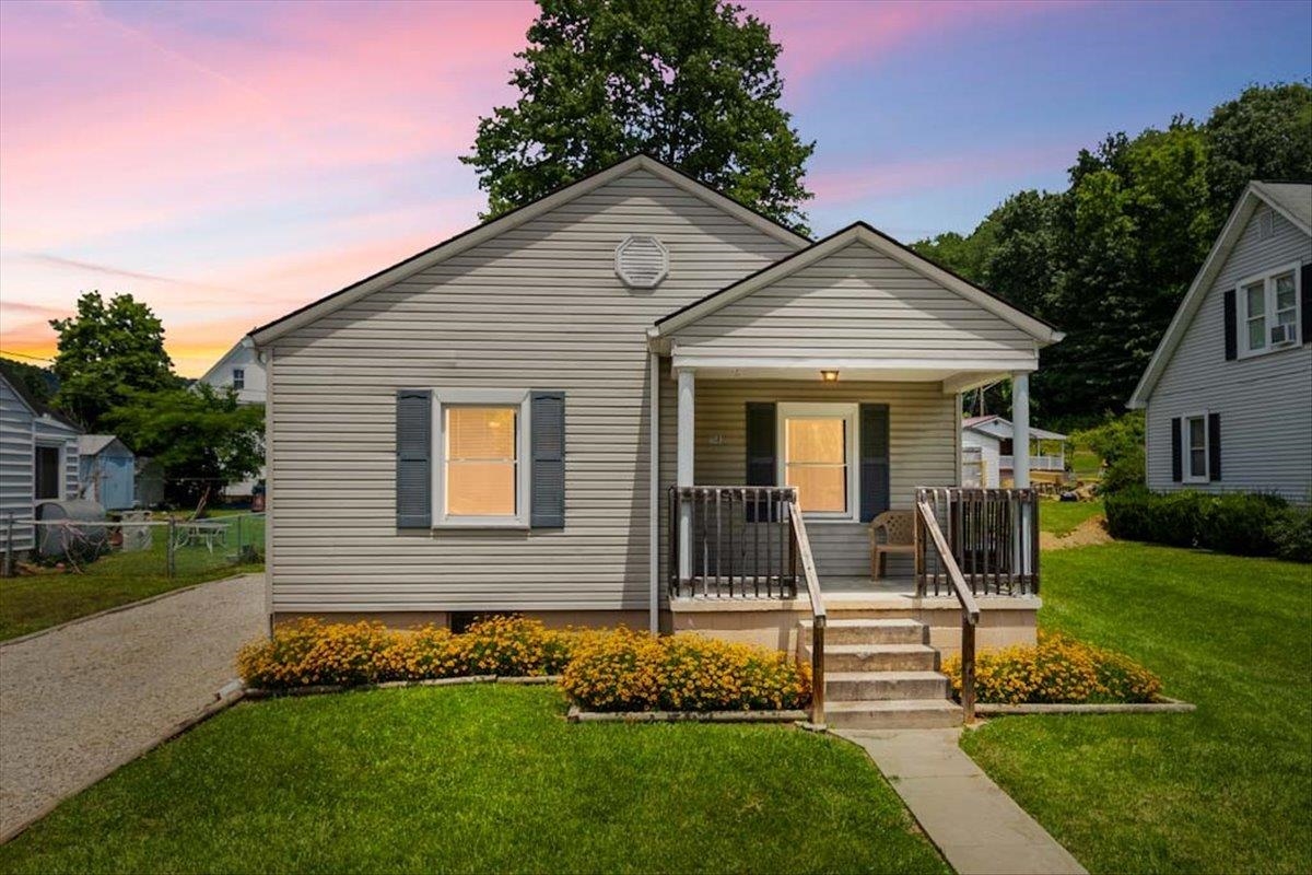 118 Peck Street Pembroke VA 24136