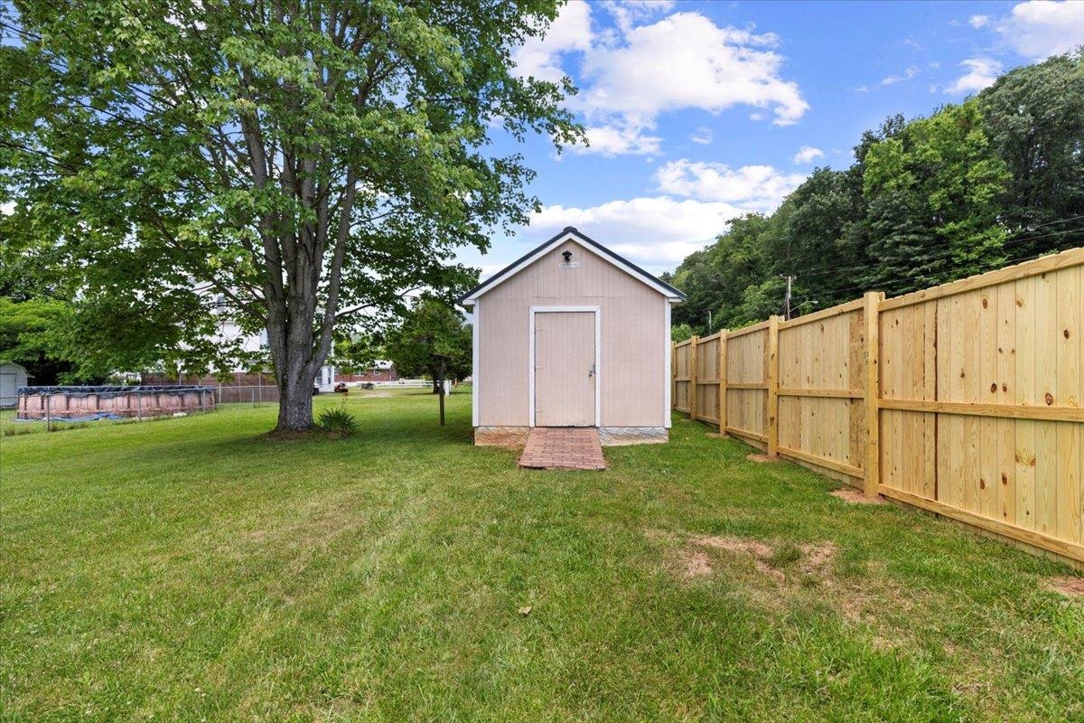 118 Peck Street Pembroke VA 24136