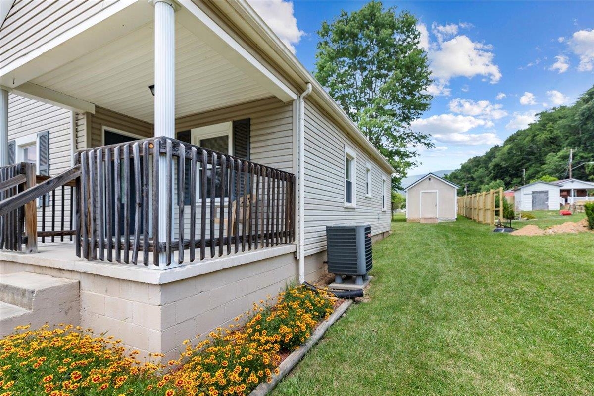 118 Peck Street Pembroke VA 24136