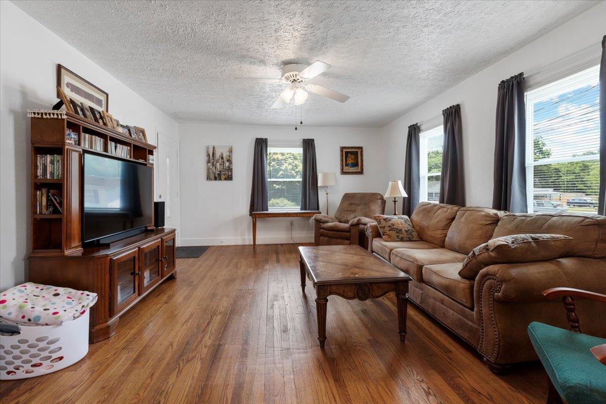 118 Peck Street Pembroke VA 24136