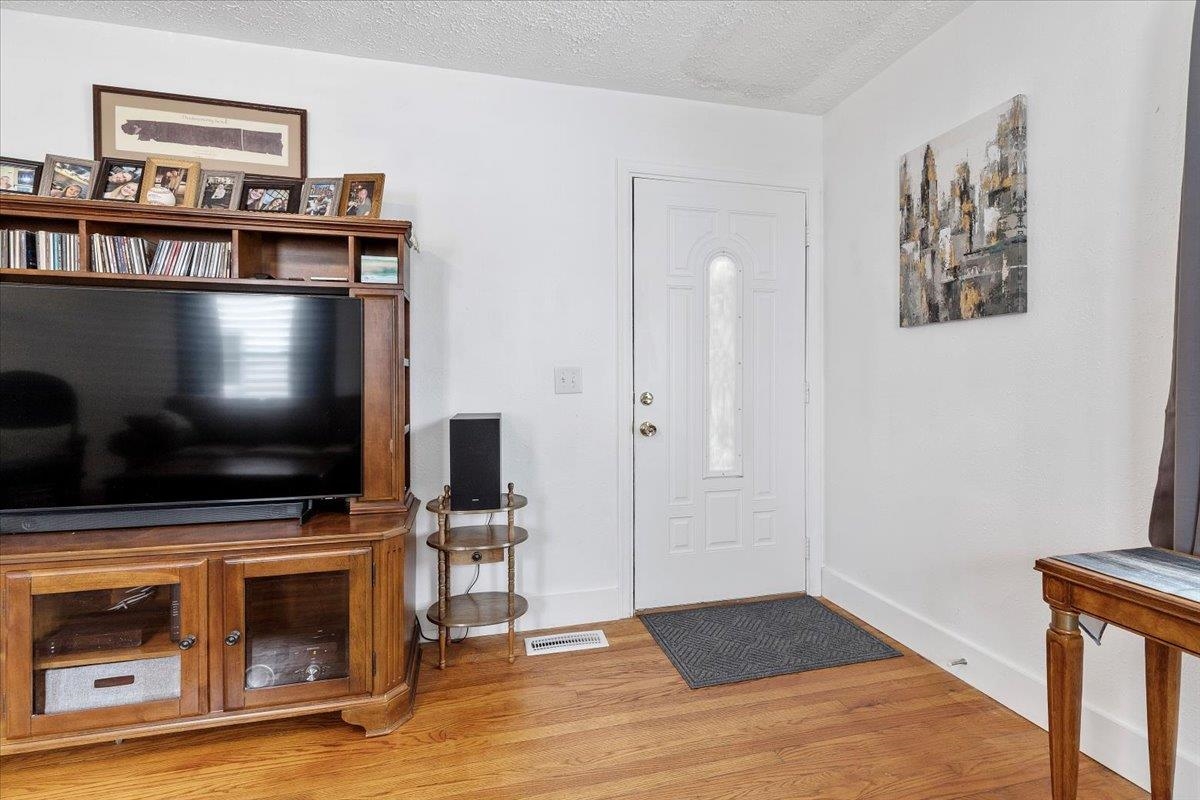 118 Peck Street Pembroke VA 24136