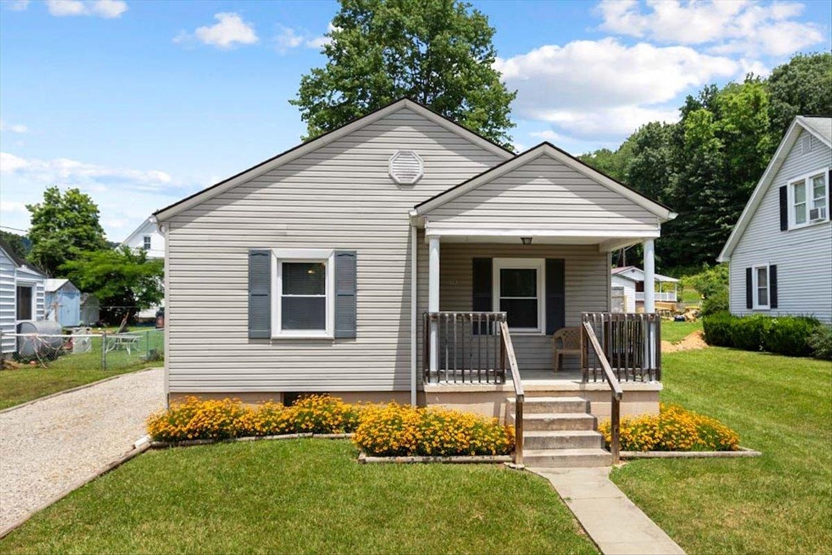 118 Peck Street Pembroke VA 24136