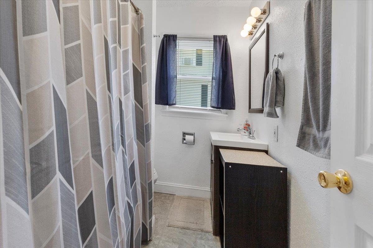 118 Peck Street Pembroke VA 24136