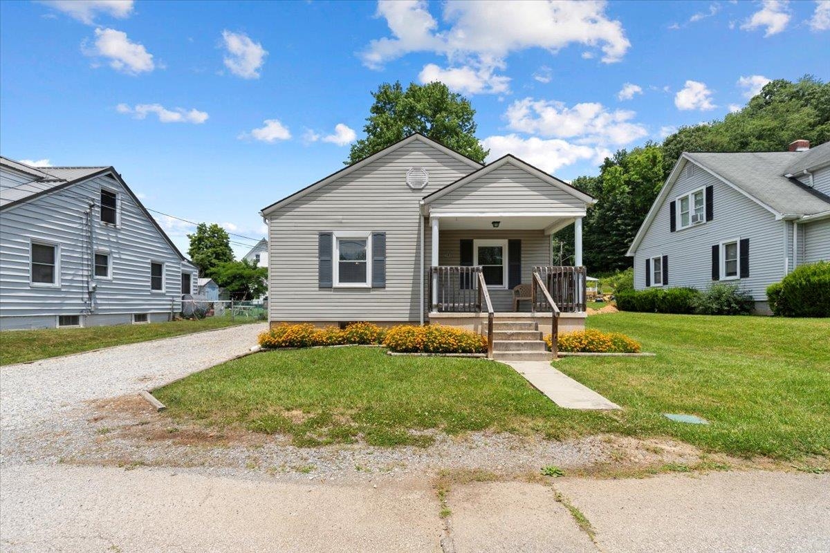 118 Peck Street Pembroke VA 24136