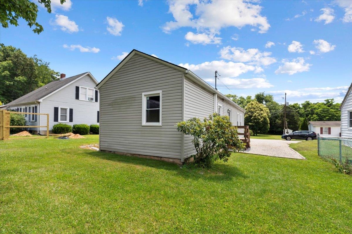 118 Peck Street Pembroke VA 24136