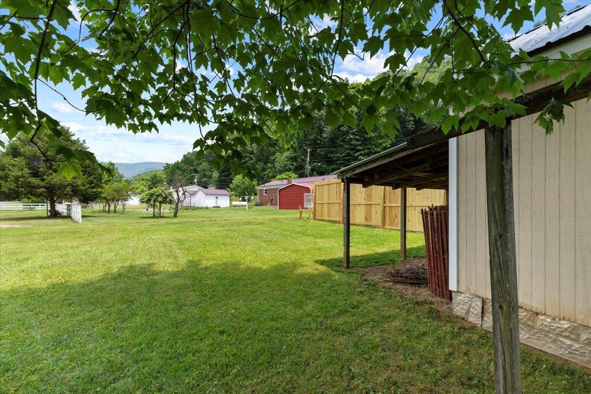118 Peck Street Pembroke VA 24136