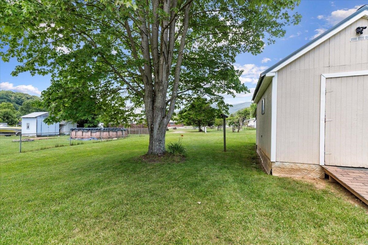 118 Peck Street Pembroke VA 24136