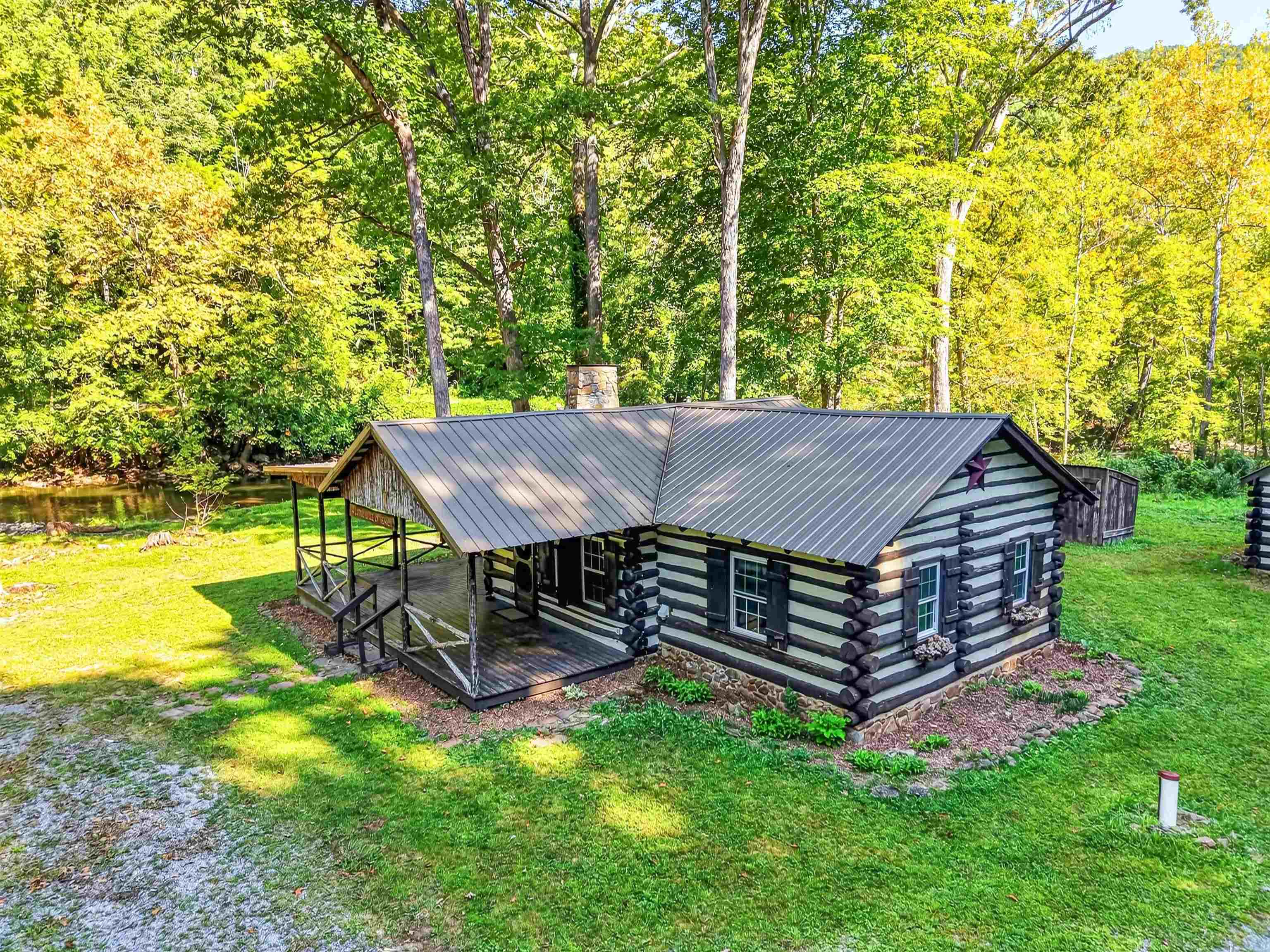 1949 Wolf Creek Highway Narrows VA 24124
