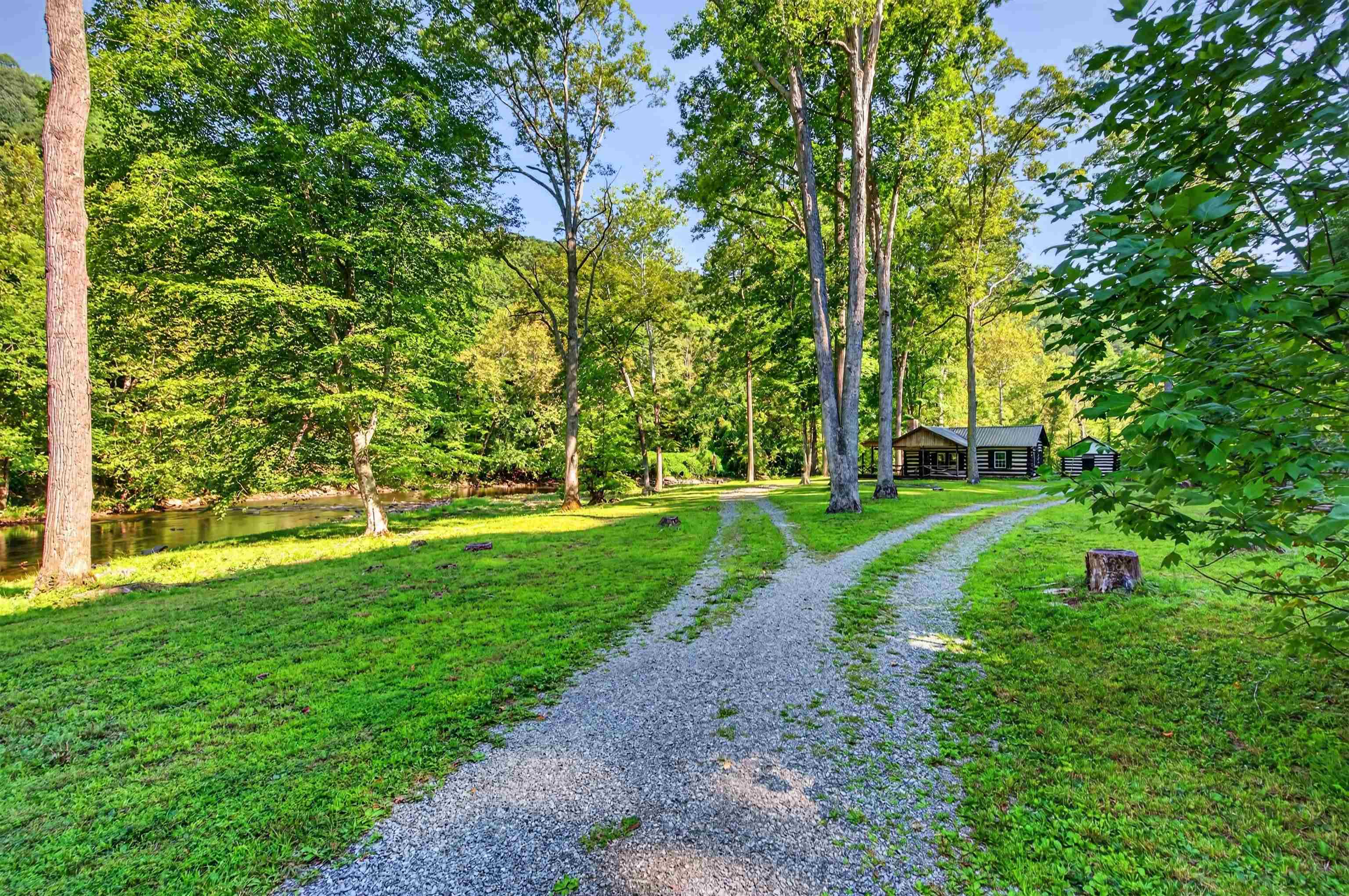 1949 Wolf Creek Highway Narrows VA 24124