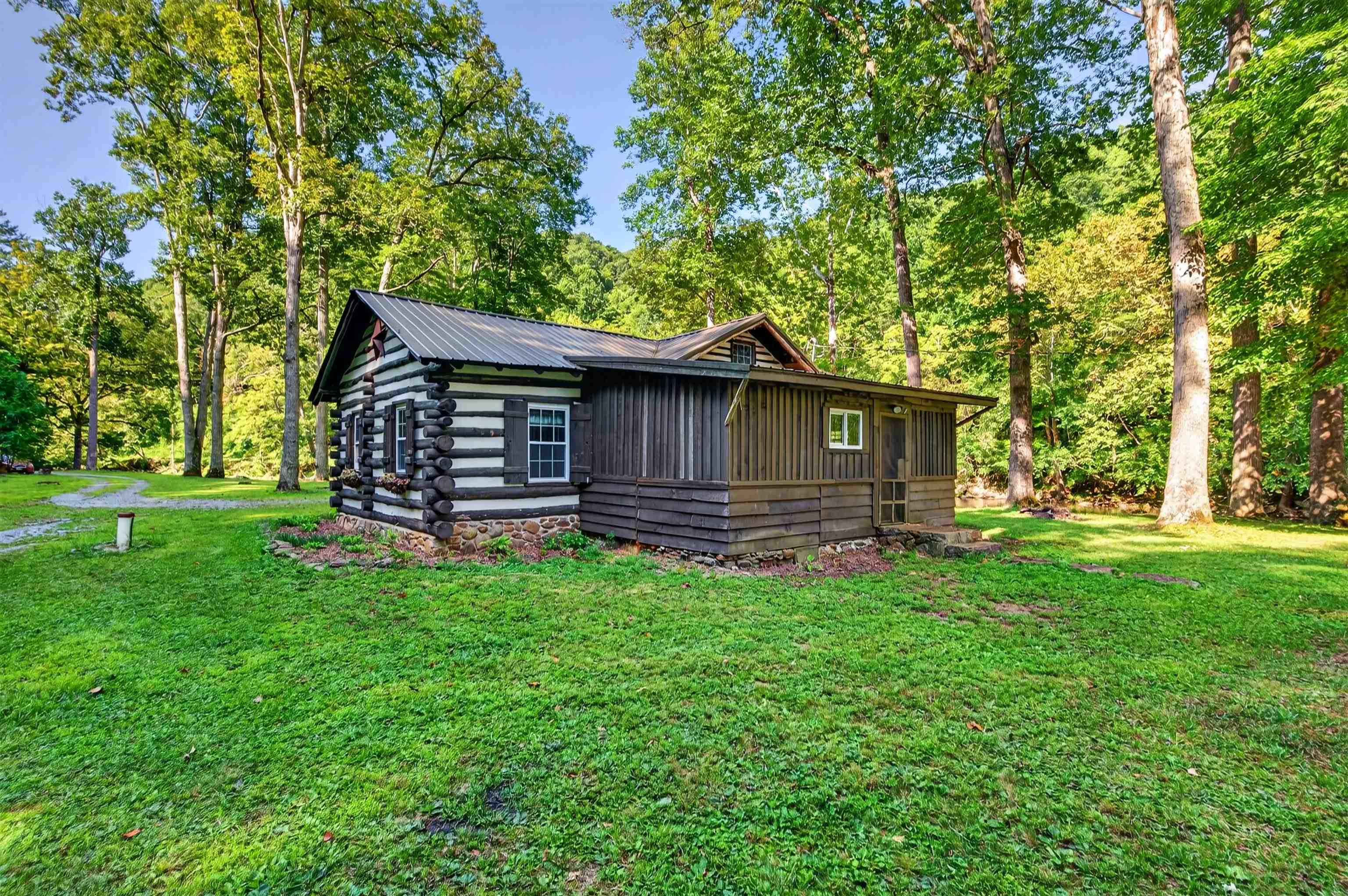1949 Wolf Creek Highway Narrows VA 24124