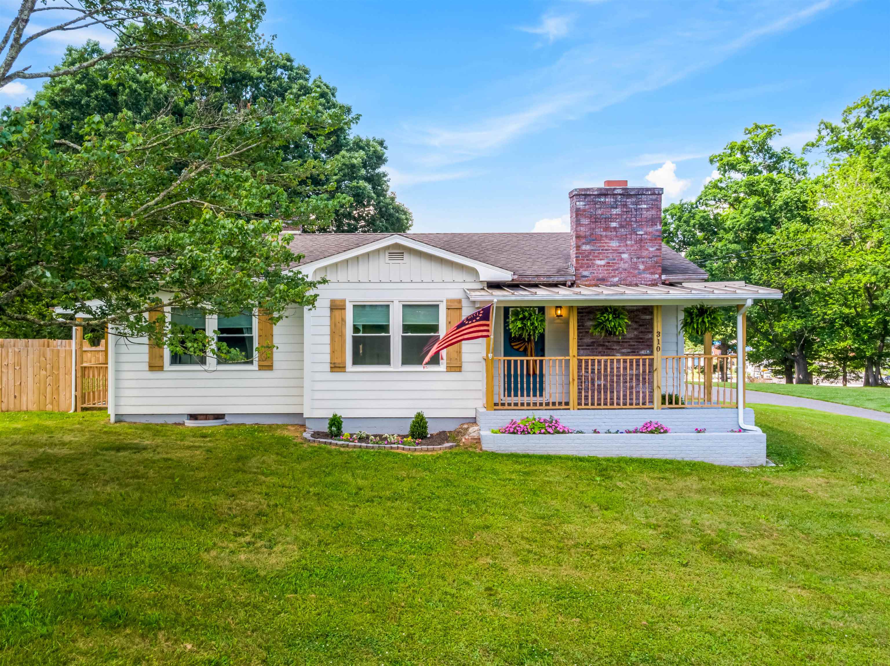 310 Oak Street Hillsville VA 24343