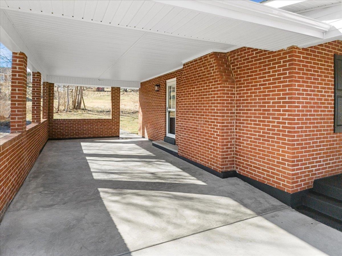 1965 Alum Spring Road Pulaski VA 24301