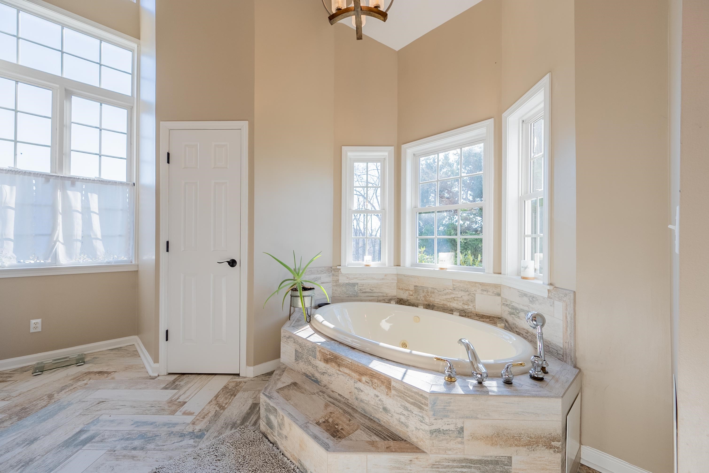 1005 W Rock Road Radford VA 24141