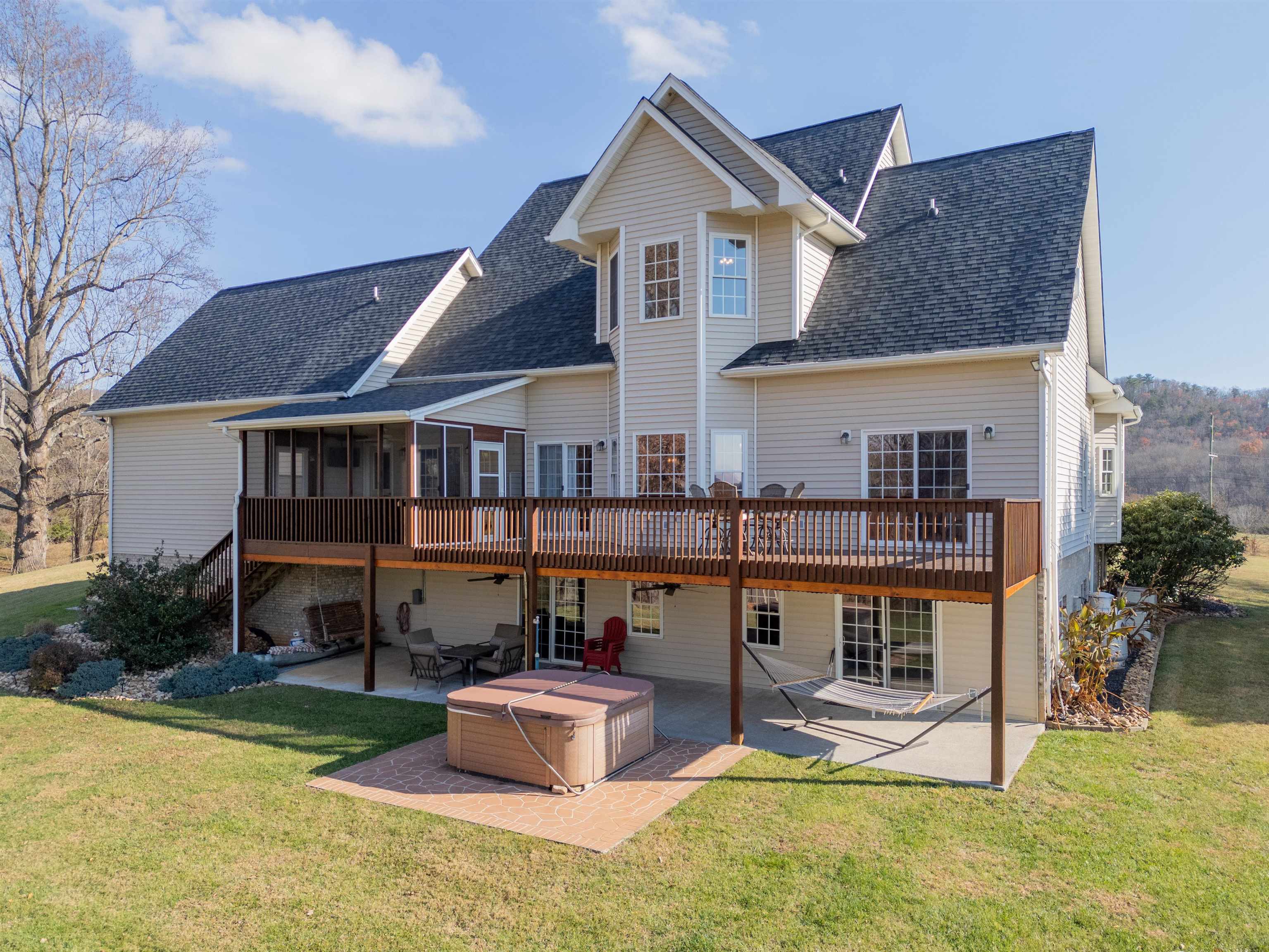 1005 W Rock Road Radford VA 24141