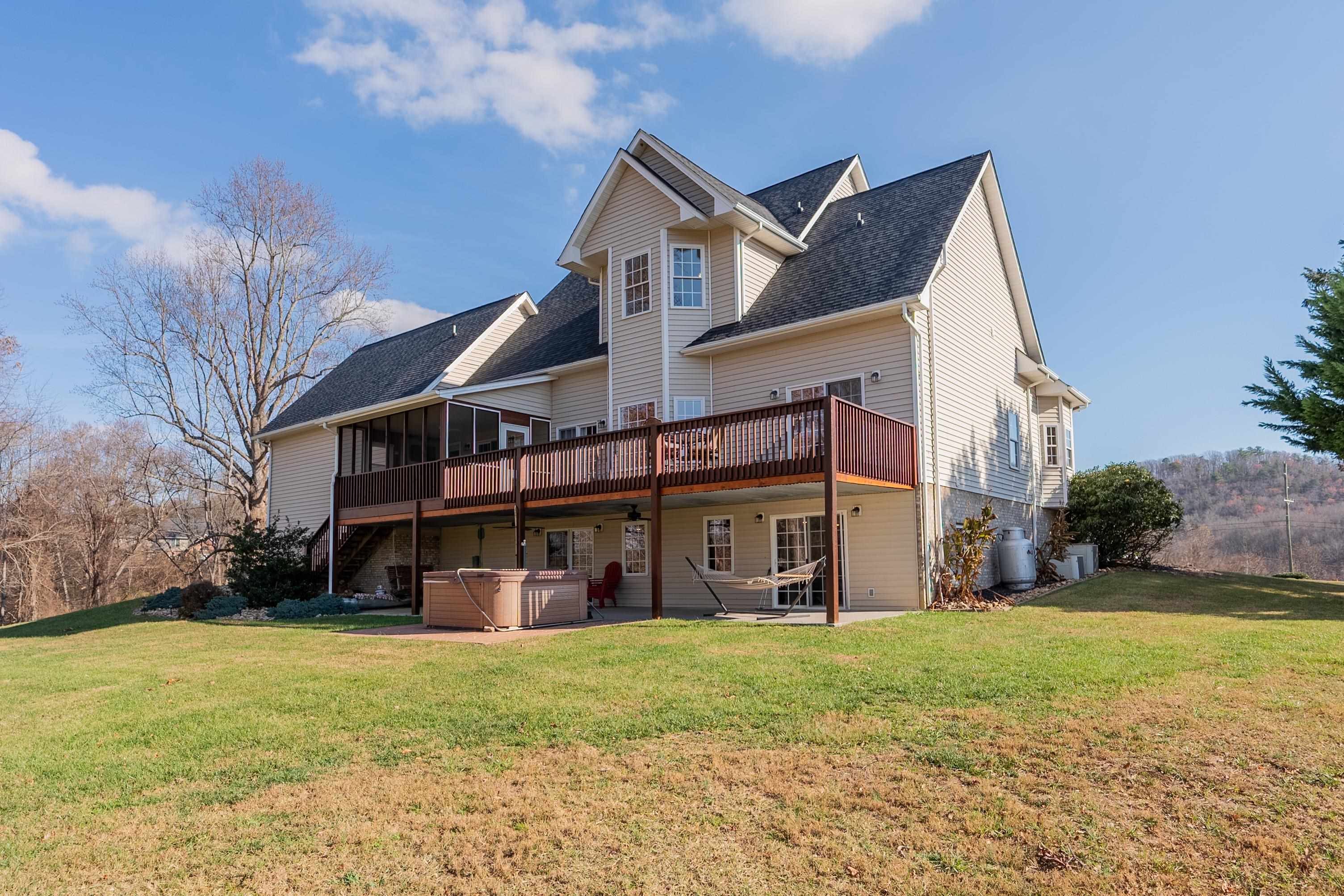 1005 W Rock Road Radford VA 24141