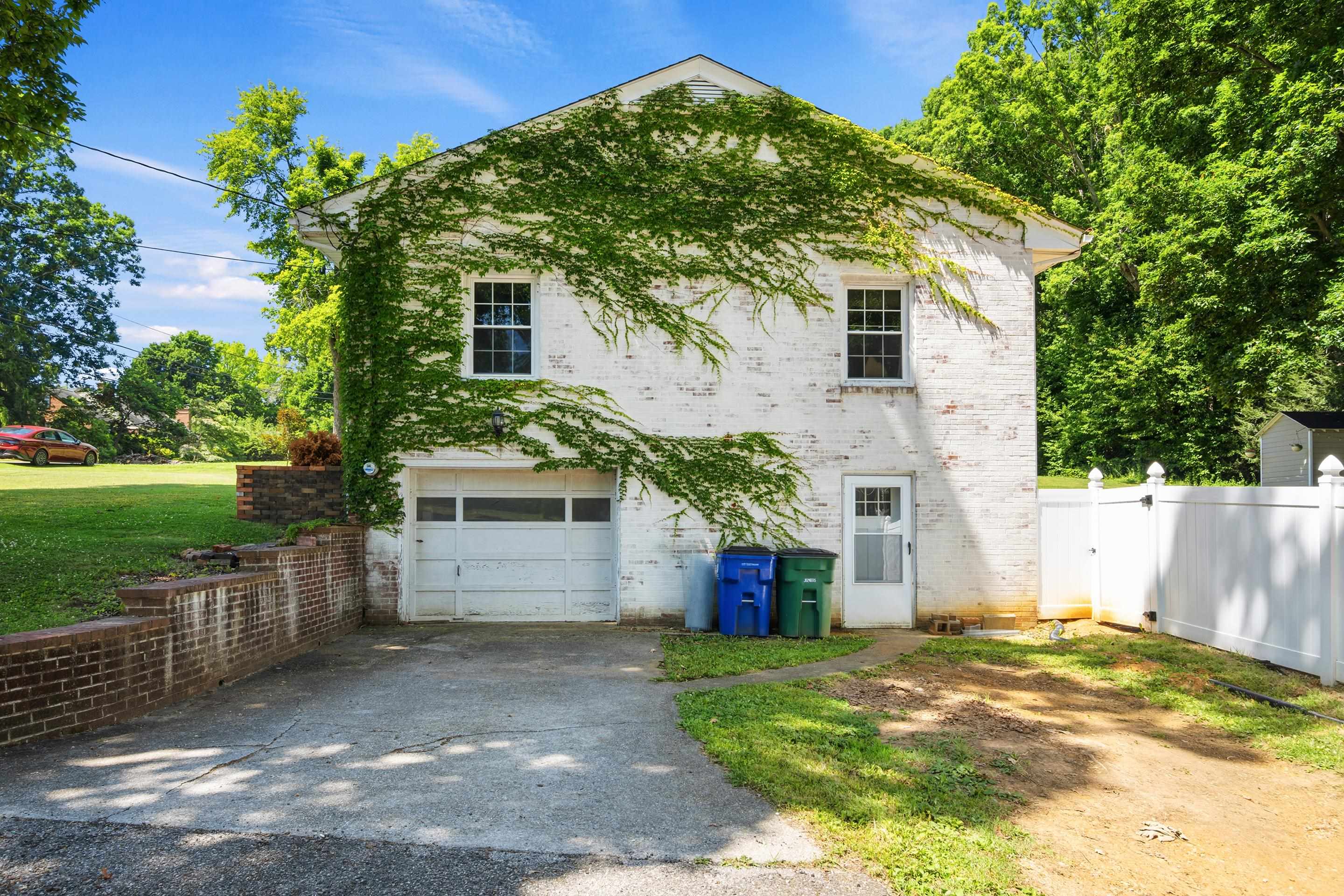 905 Oak Drive Christiansburg VA 24073