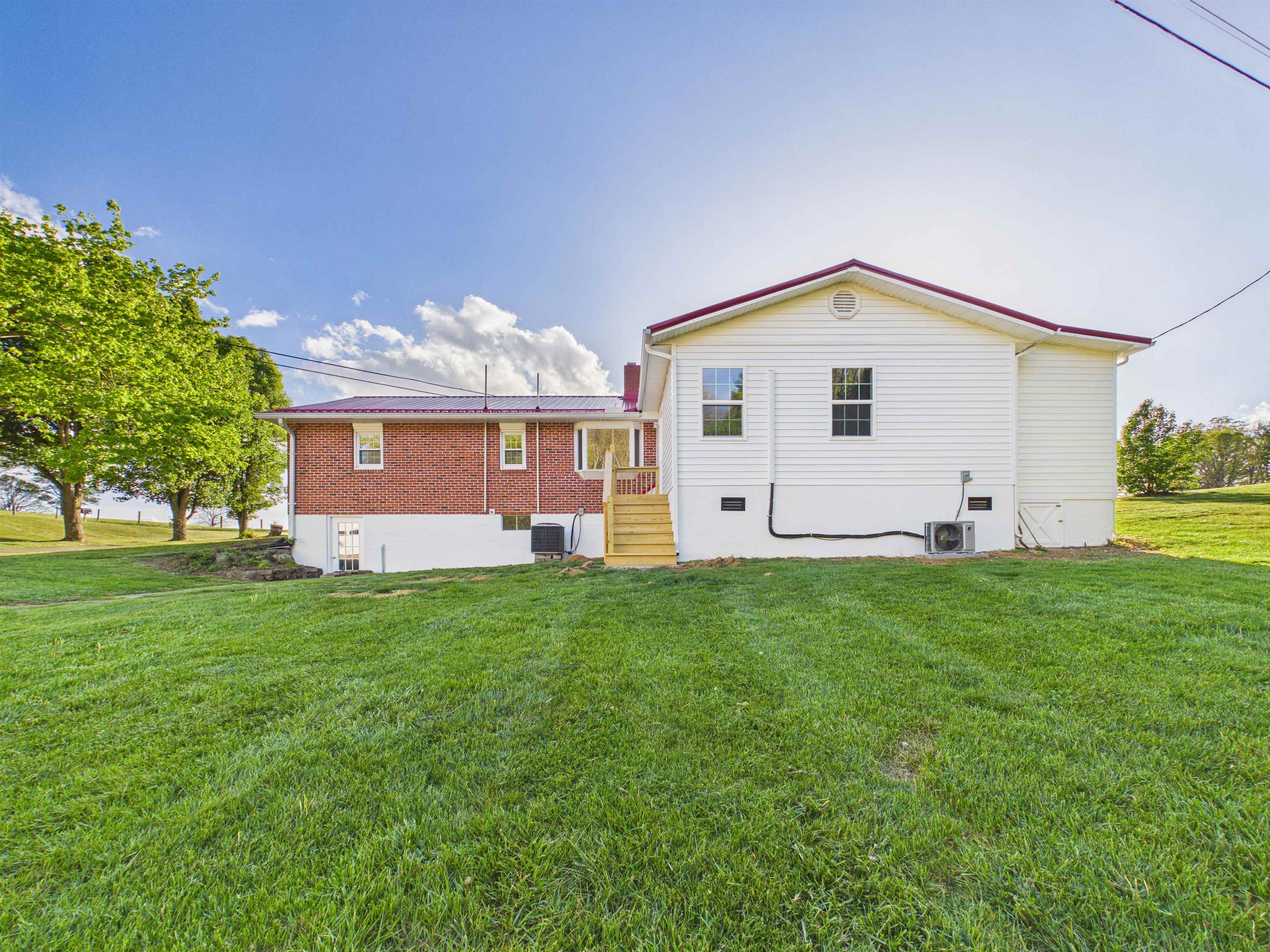 5444 Alum Spring Road Pulaski VA 24301