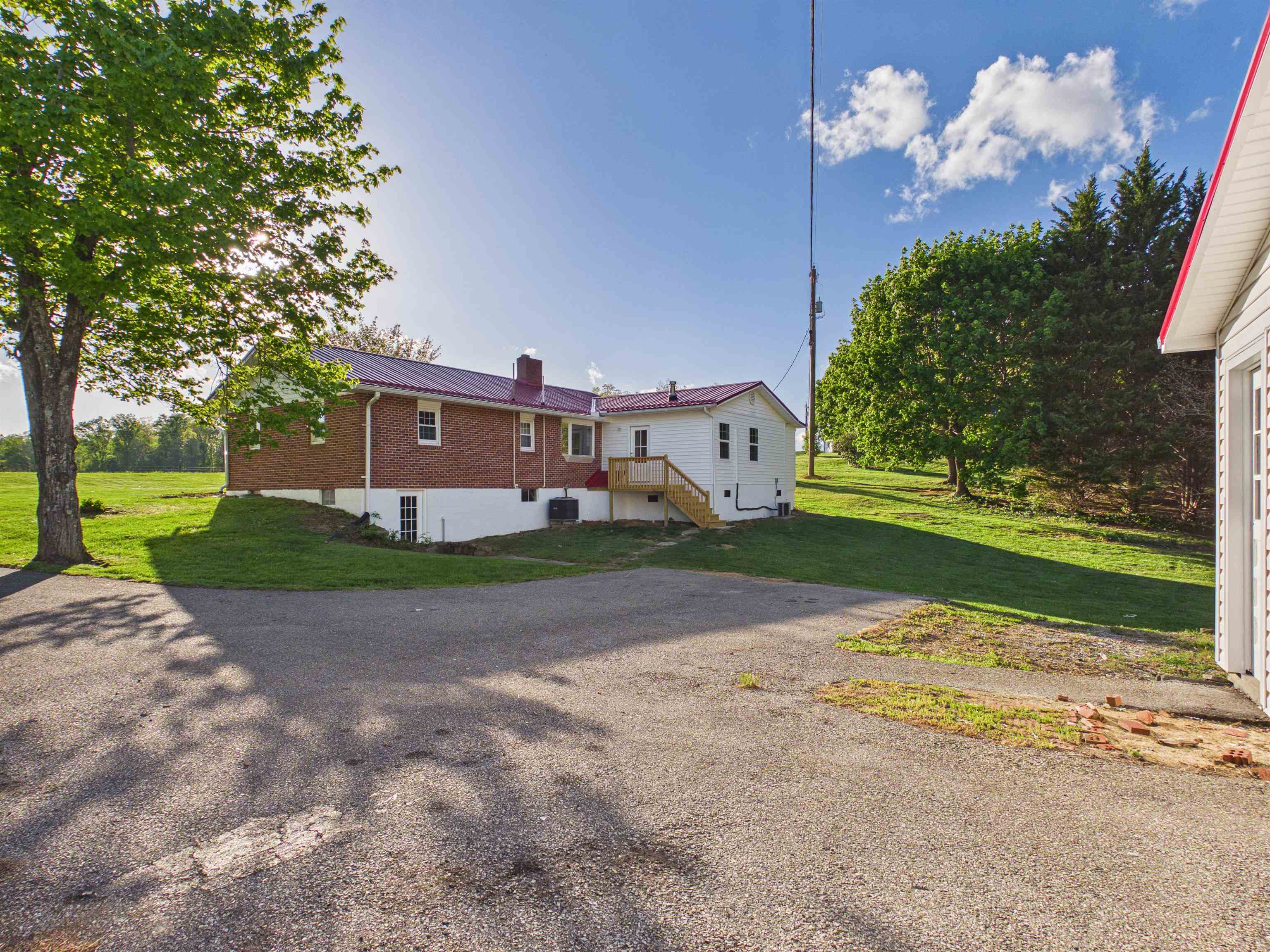 5444 Alum Spring Road Pulaski VA 24301