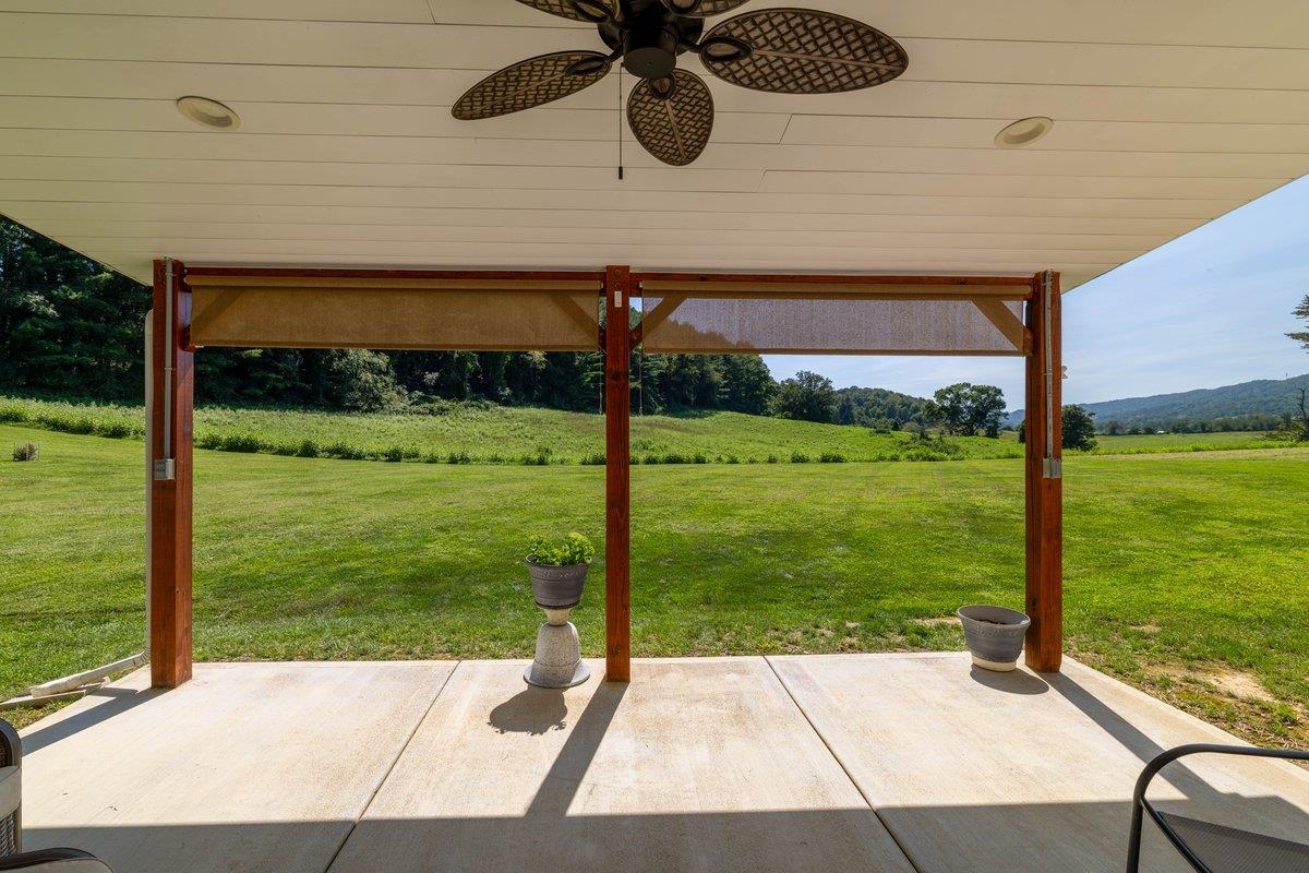 2713 Fairway Drive Draper VA 24324