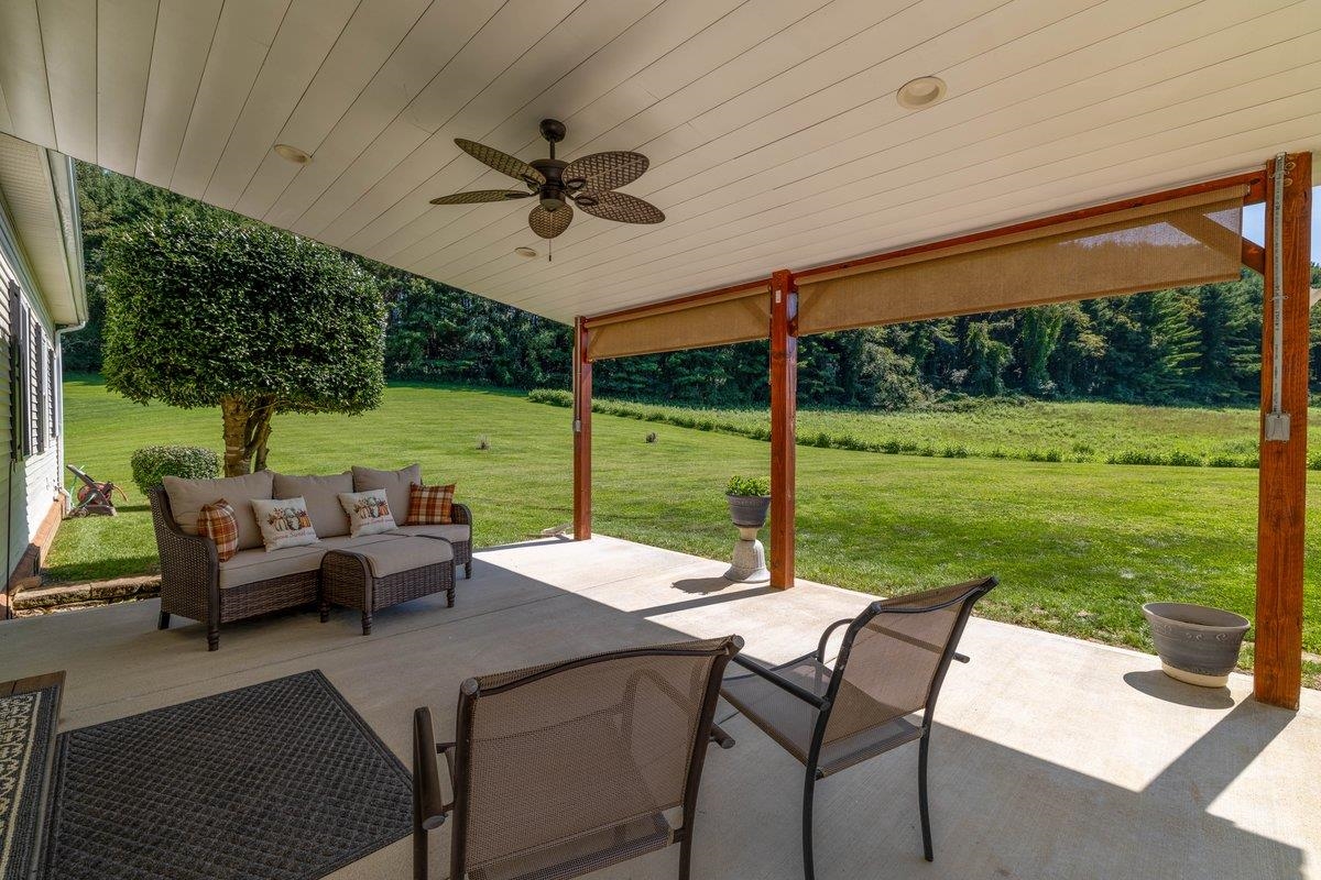 2713 Fairway Drive Draper VA 24324