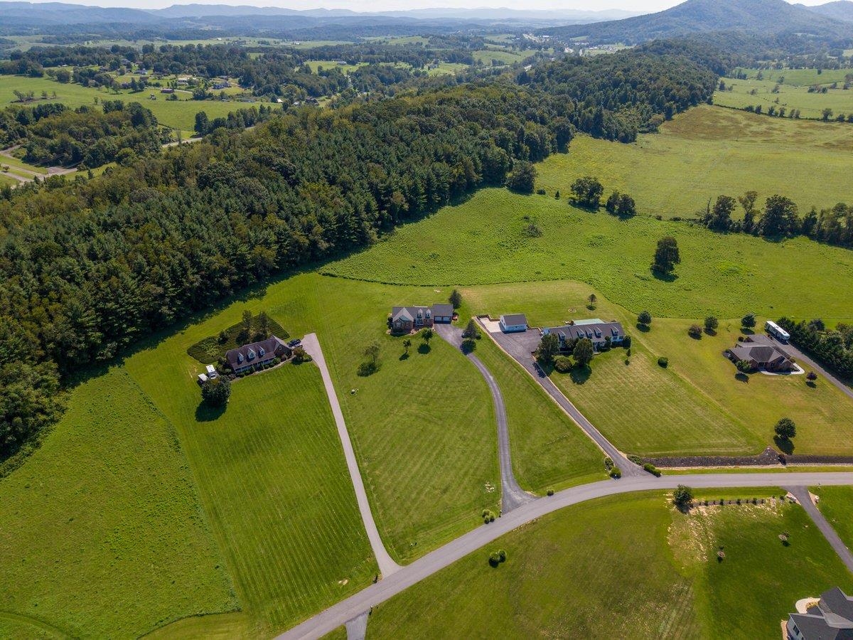 2713 Fairway Drive Draper VA 24324