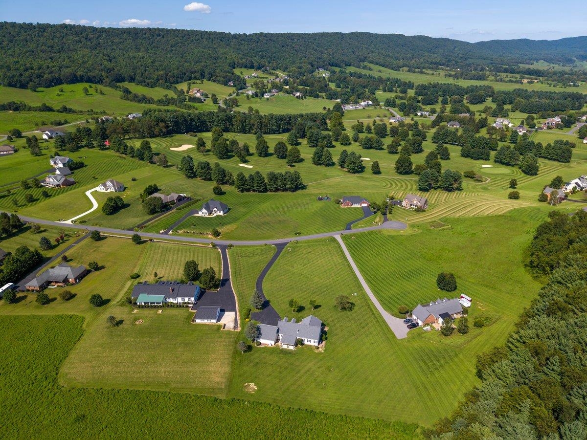 2713 Fairway Drive Draper VA 24324