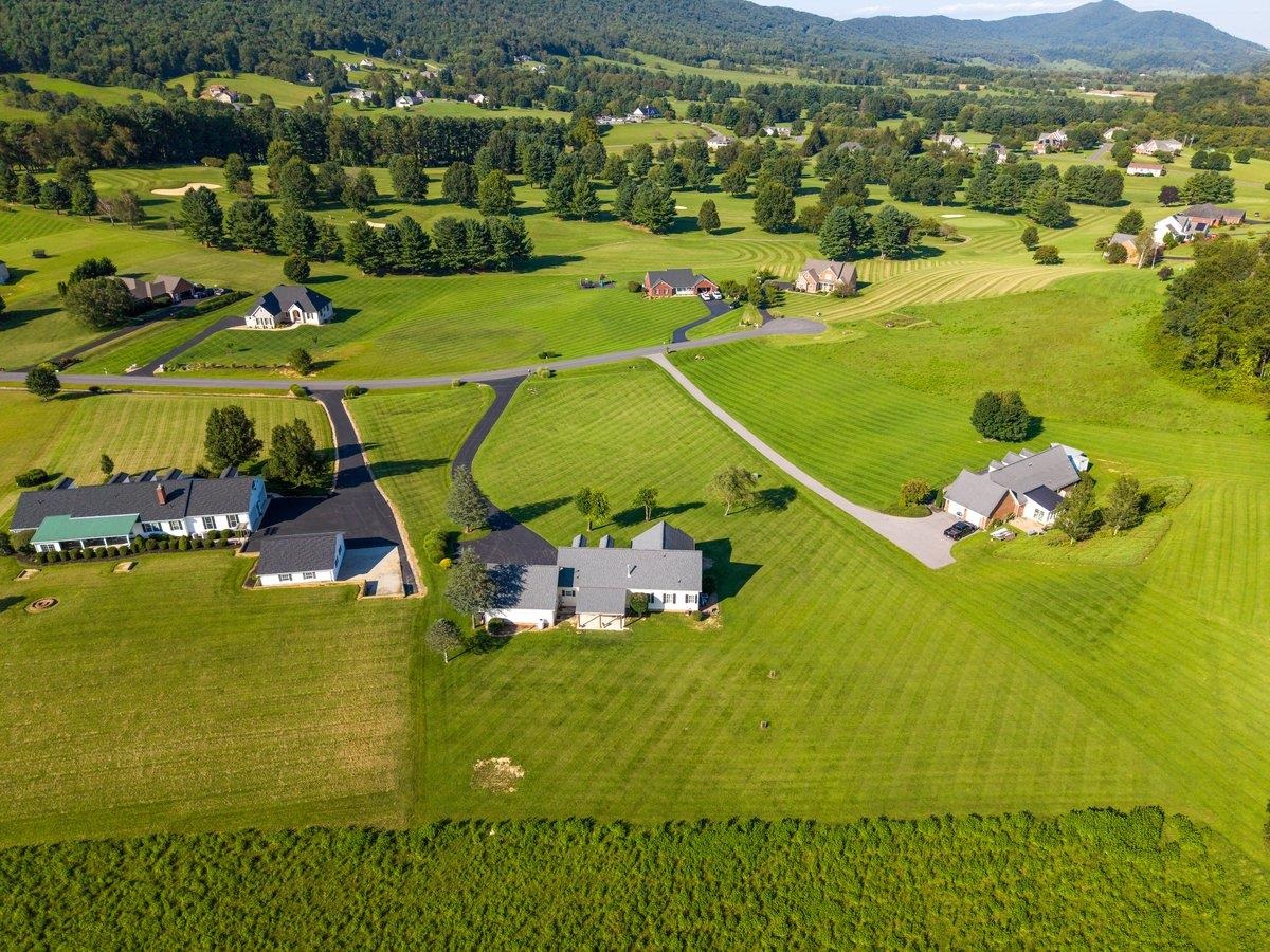 2713 Fairway Drive Draper VA 24324