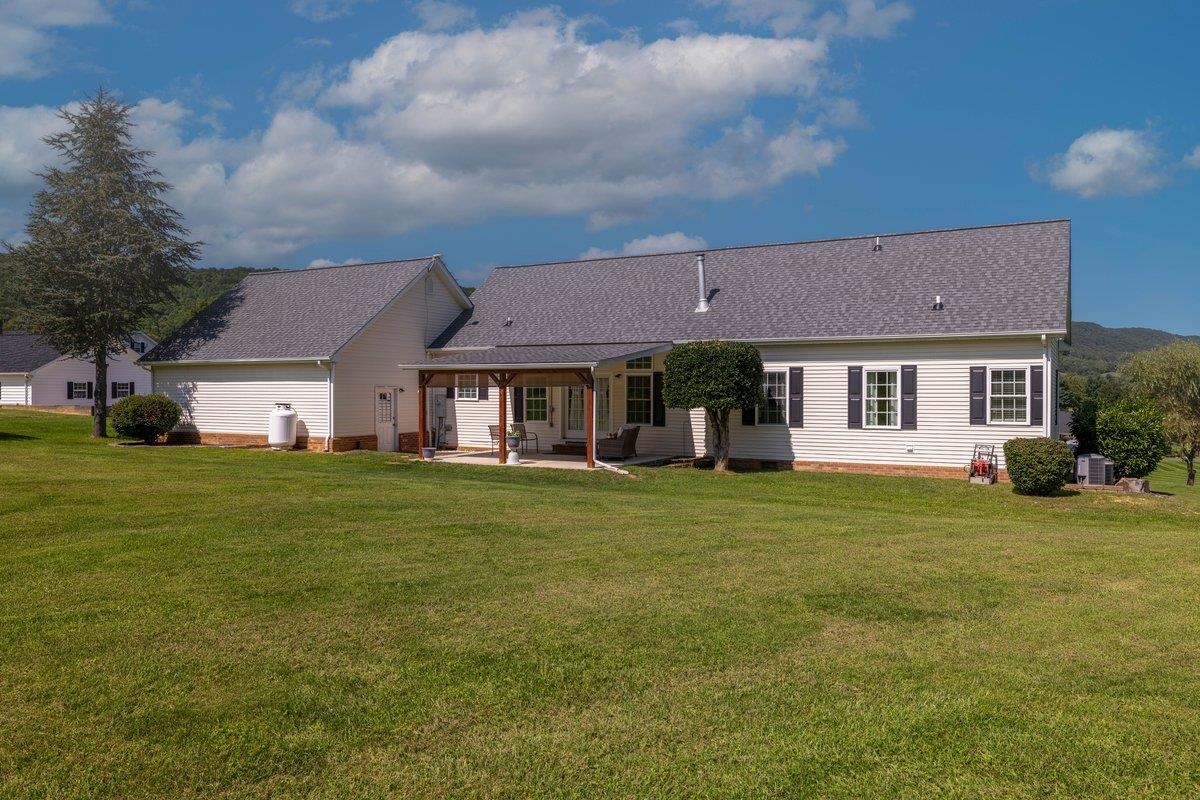 2713 Fairway Drive Draper VA 24324