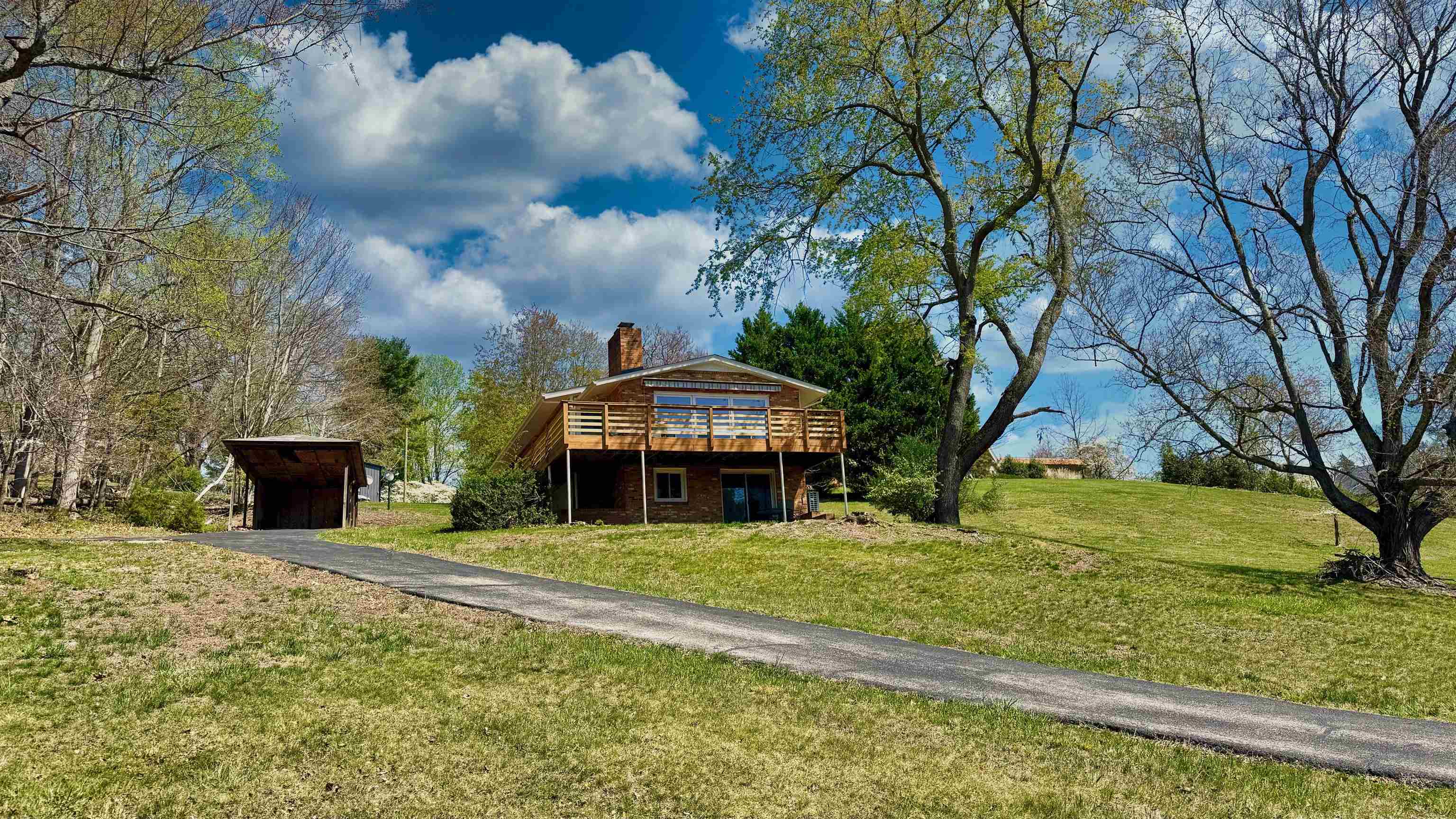 6738 Lake Drive Radford VA 24141