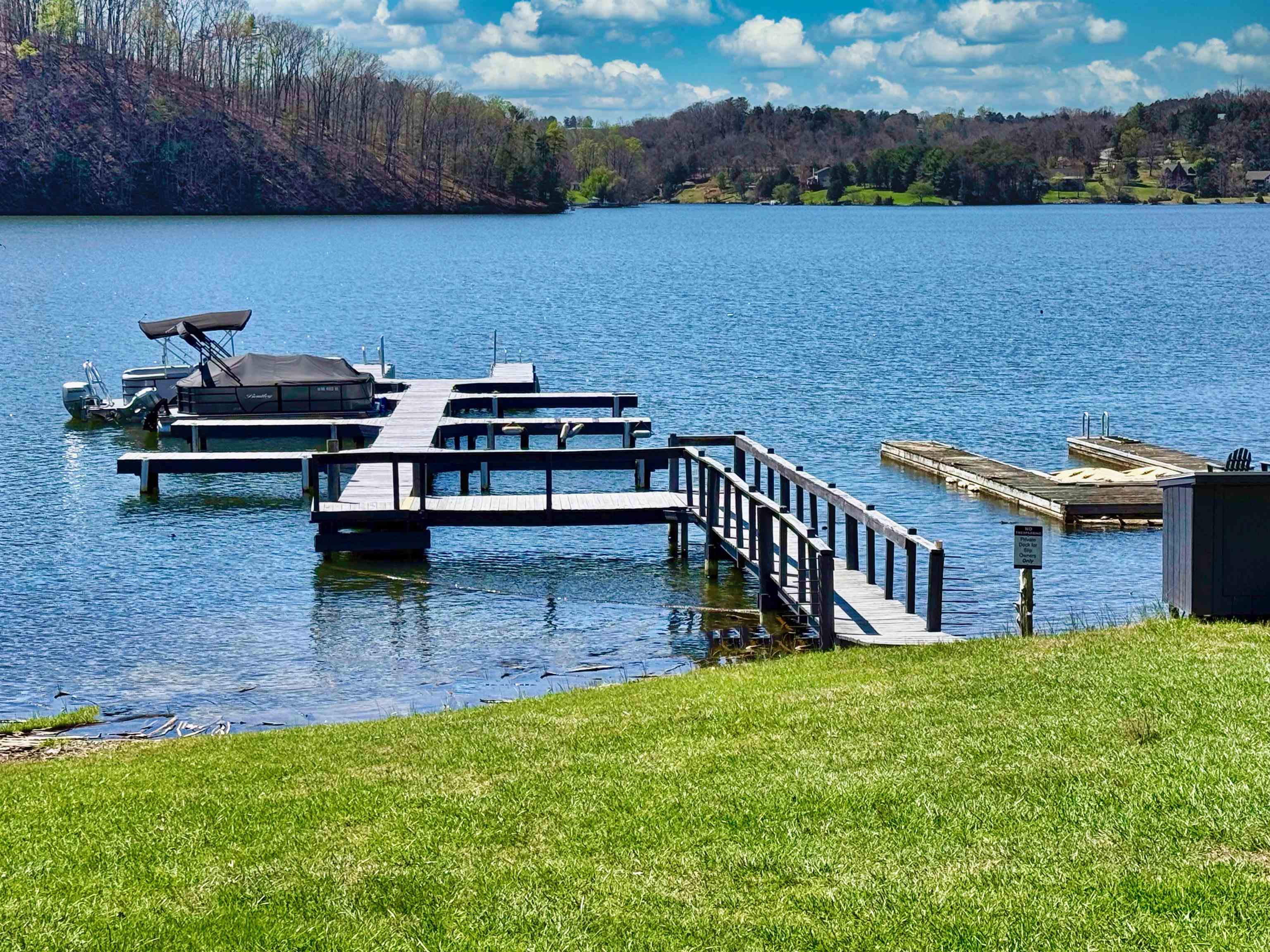 6738 Lake Drive Radford VA 24141