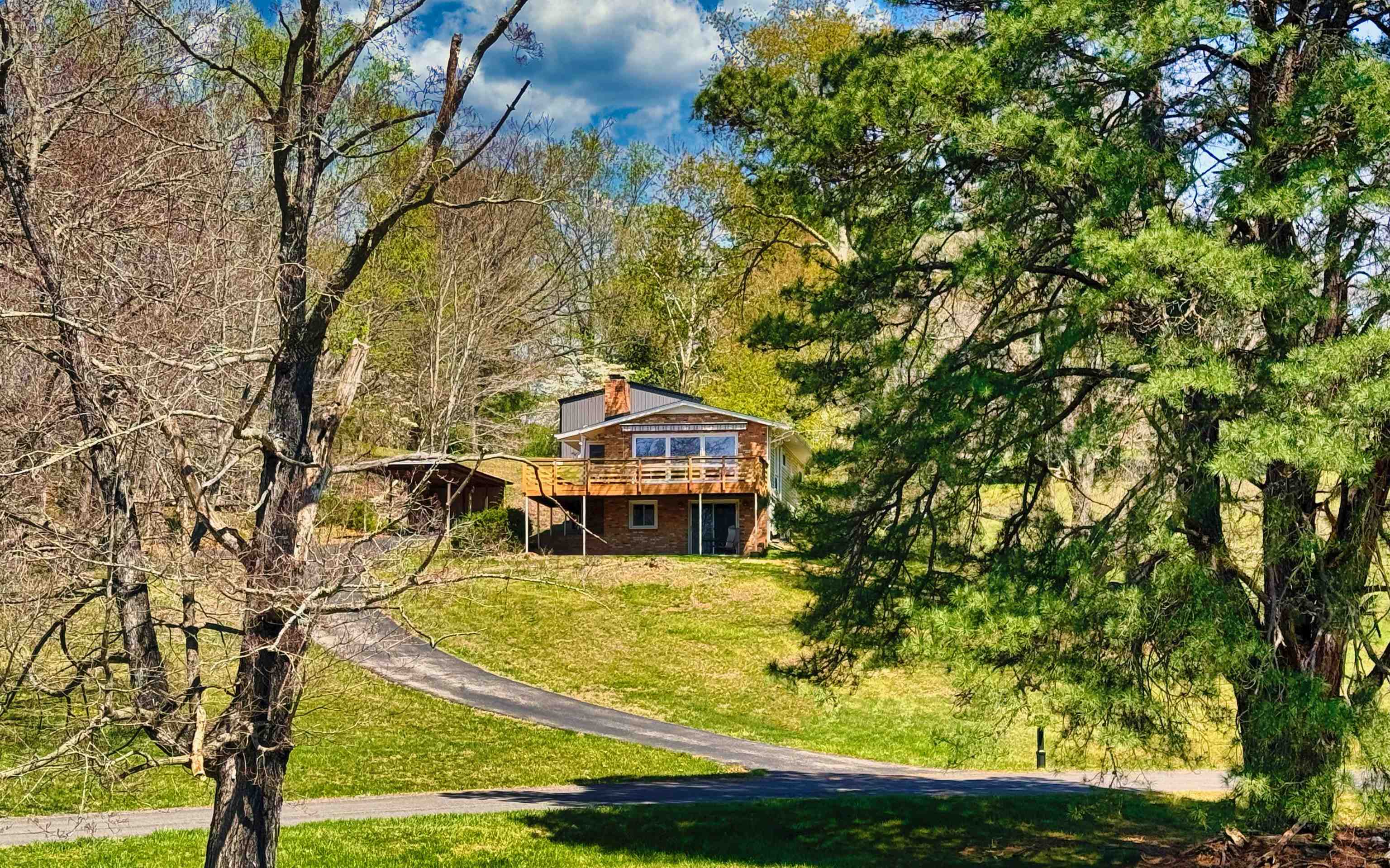 6738 Lake Drive Radford VA 24141