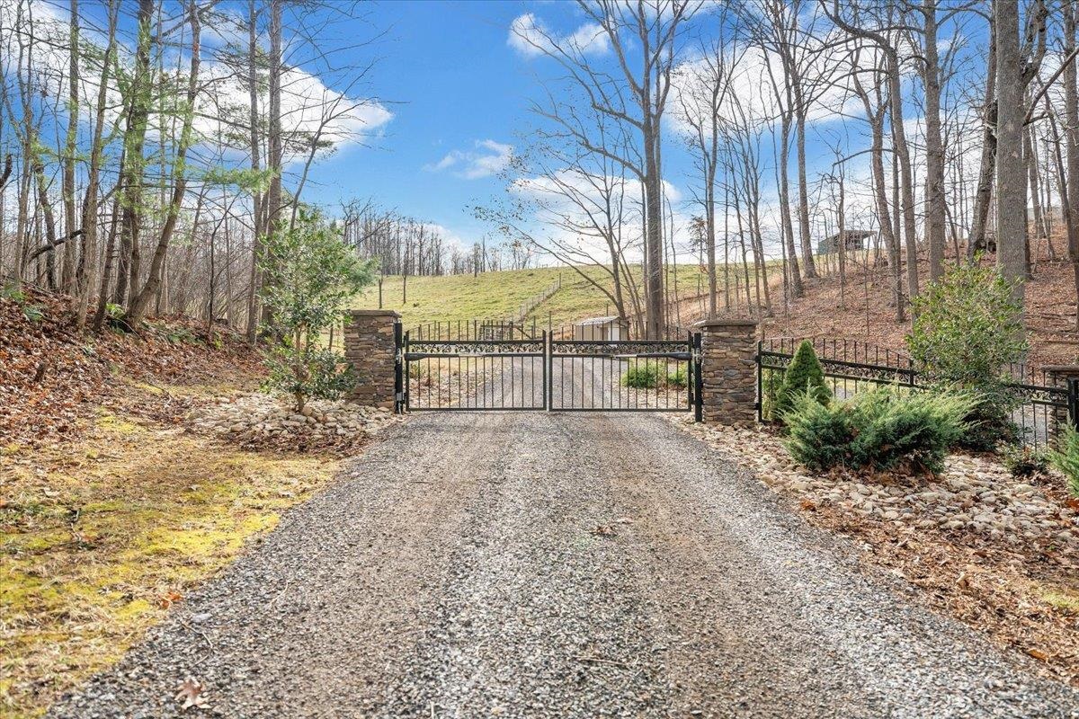 7770 Bending Oak Drive Catawba VA 24070