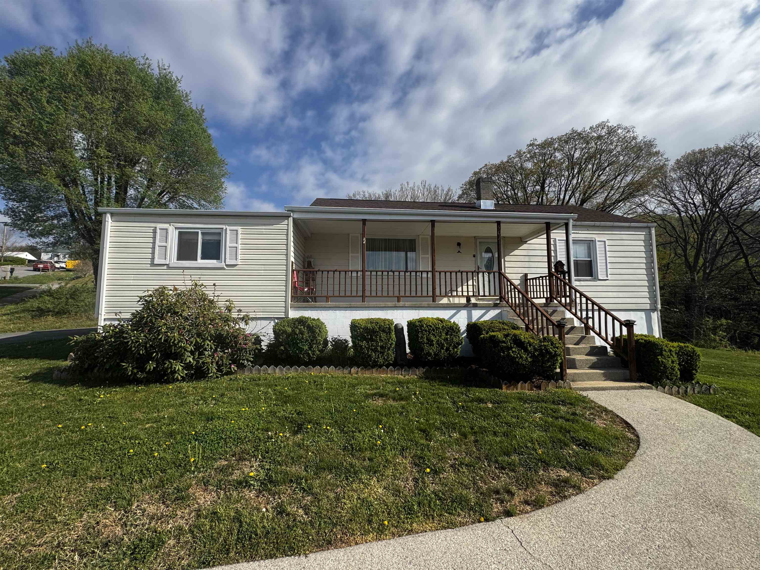 502 Hopkins Drive Narrows VA 24124