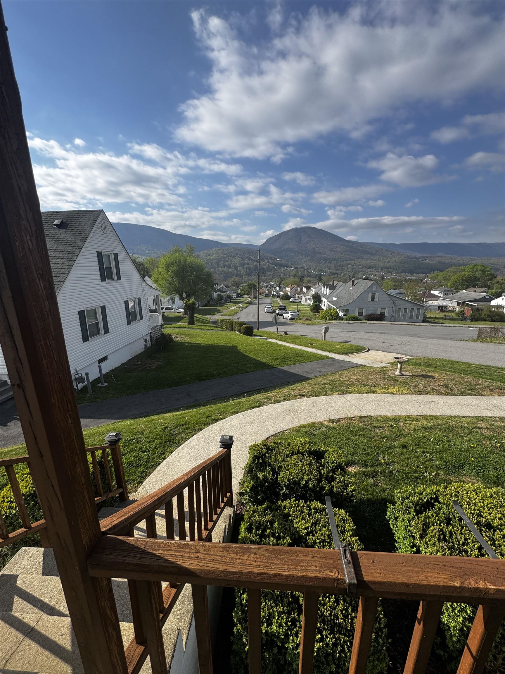 502 Hopkins Drive Narrows VA 24124