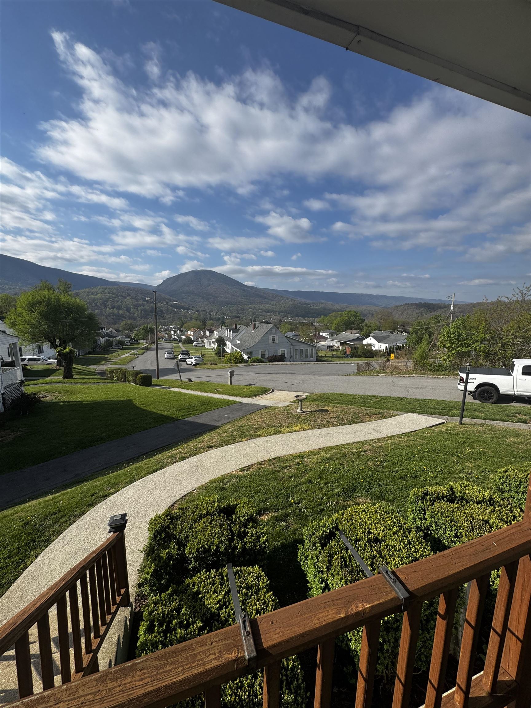 502 Hopkins Drive Narrows VA 24124