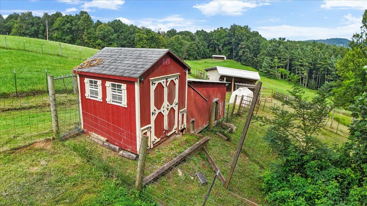 548 Buffalo Vista Lane SW Willis VA 24380